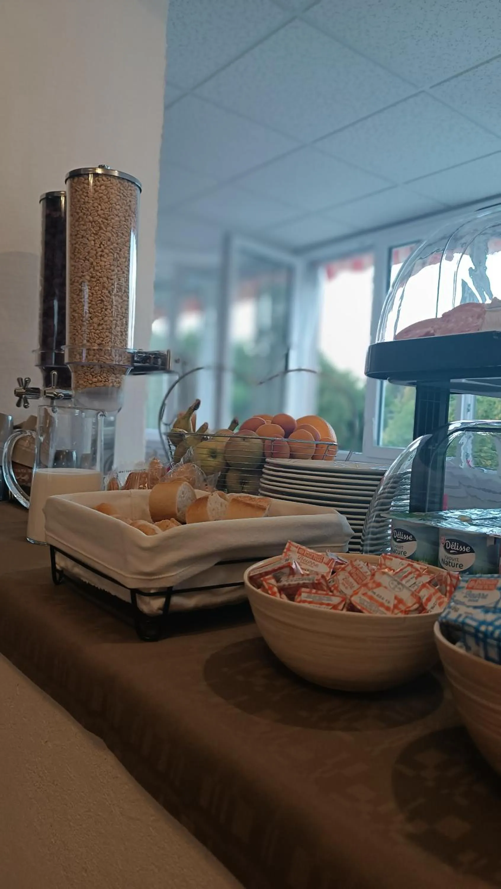 Buffet breakfast in Hôtel Le Pommeil