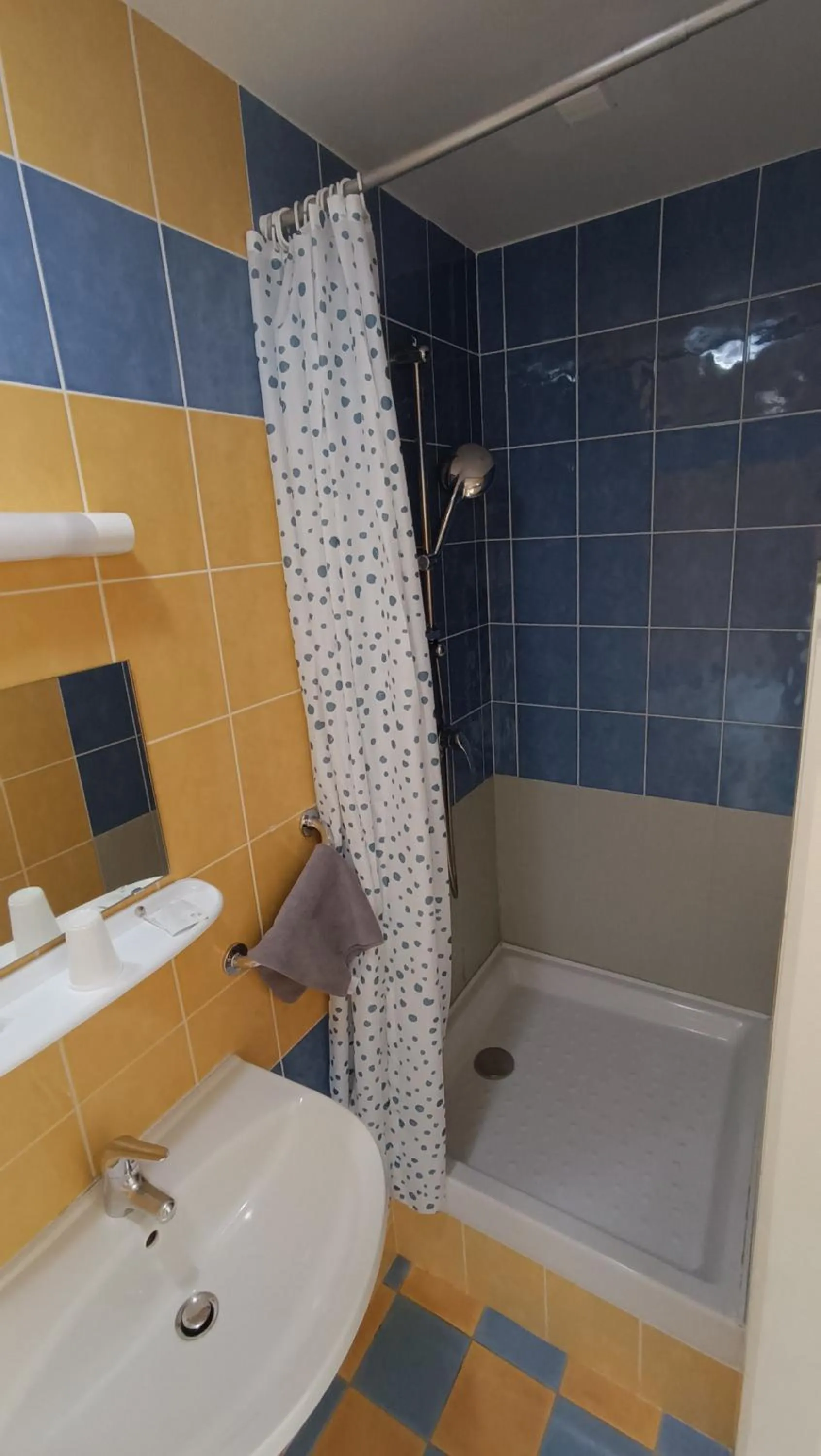 Bathroom in Hôtel Le Pommeil