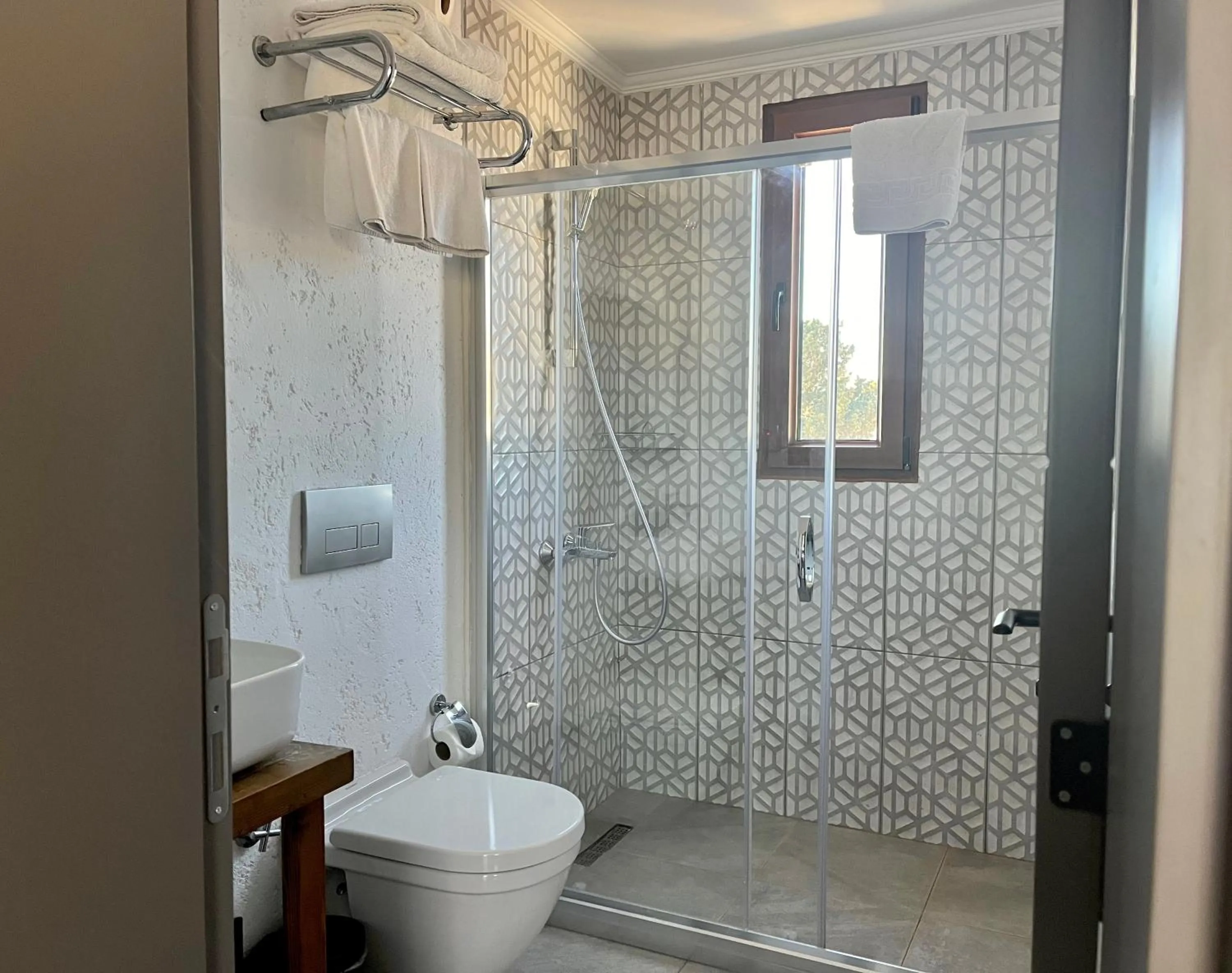 Shower in Akkan Hotel