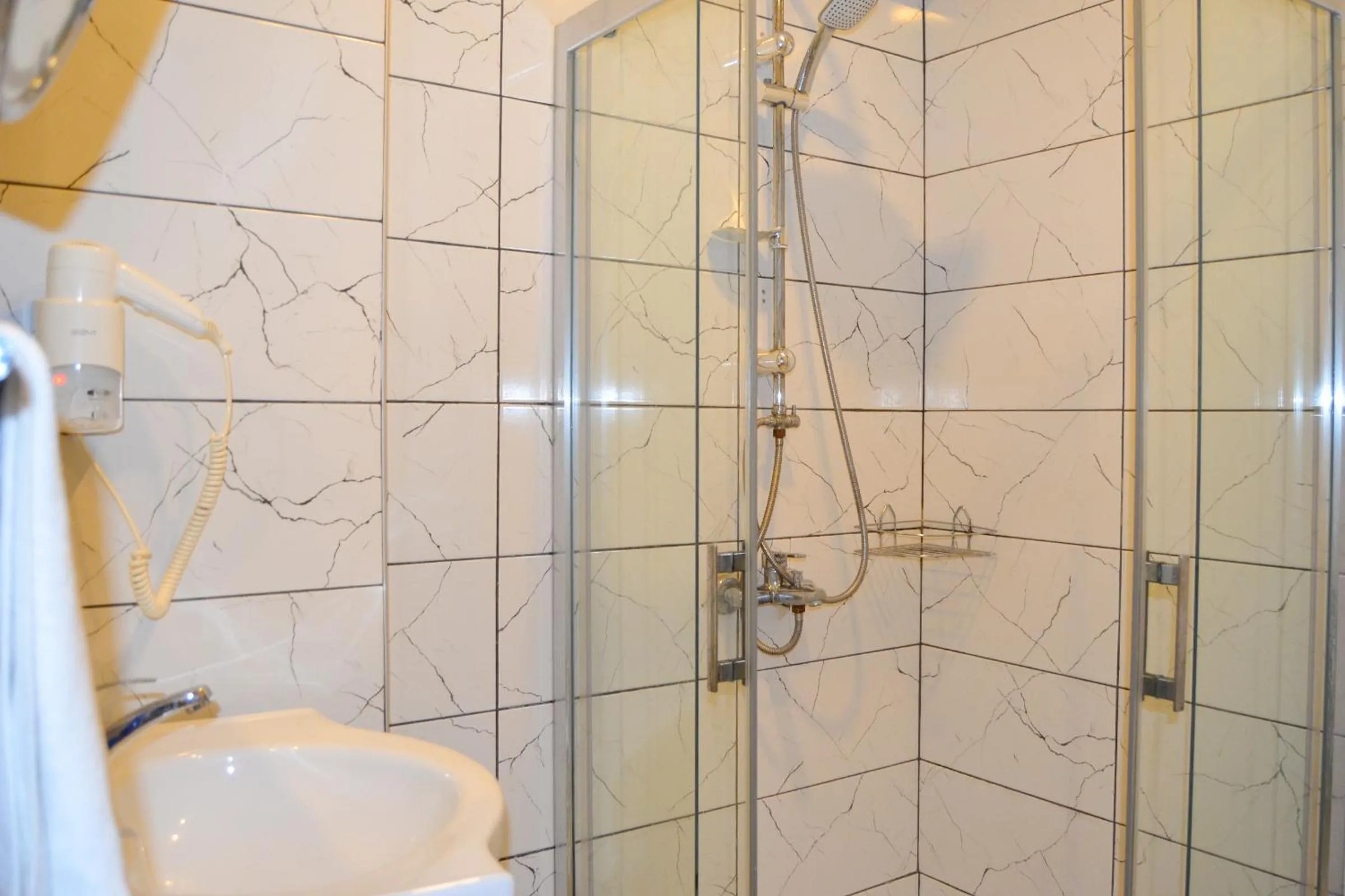 Shower in Akkan Hotel