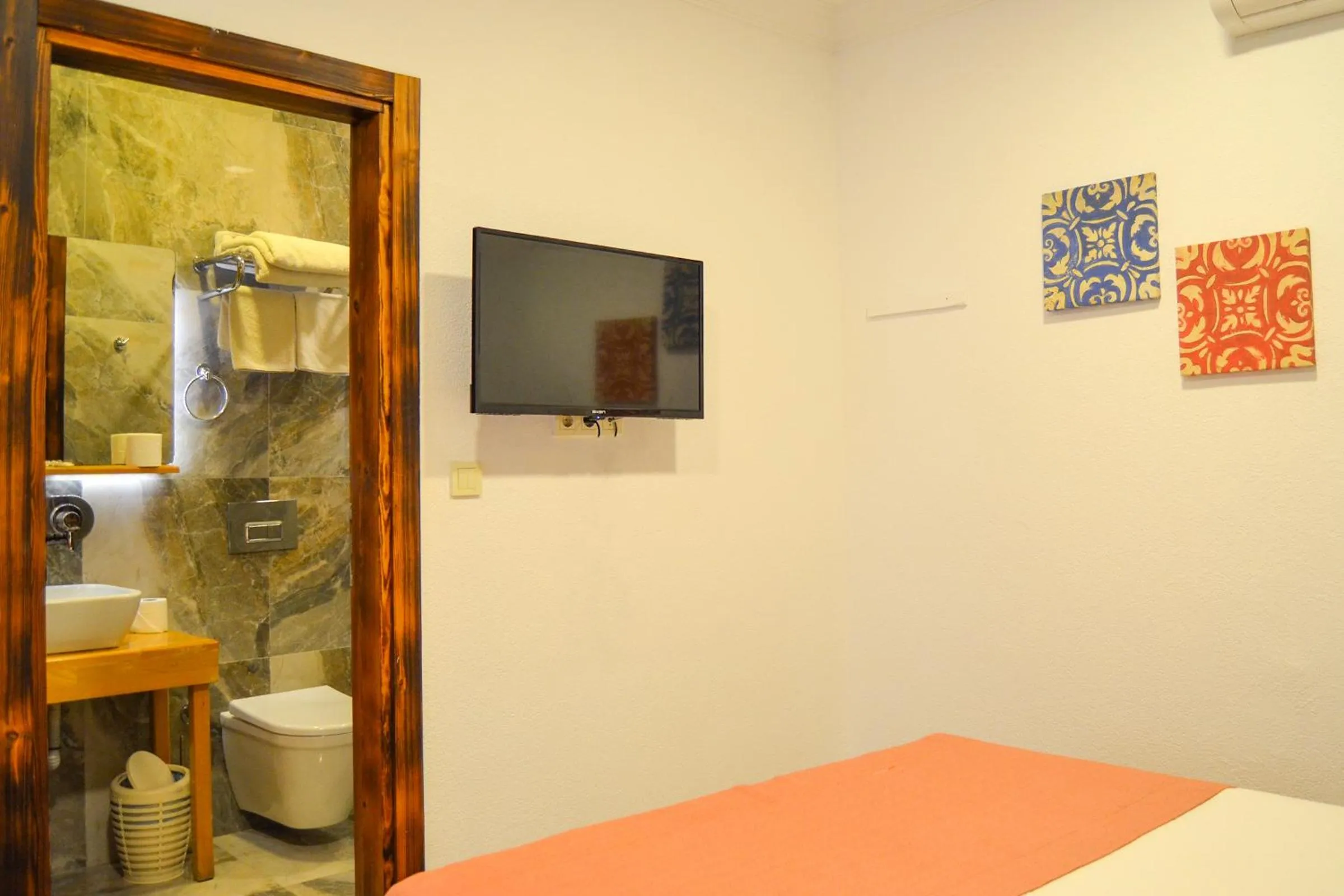 Shower in Akkan Hotel