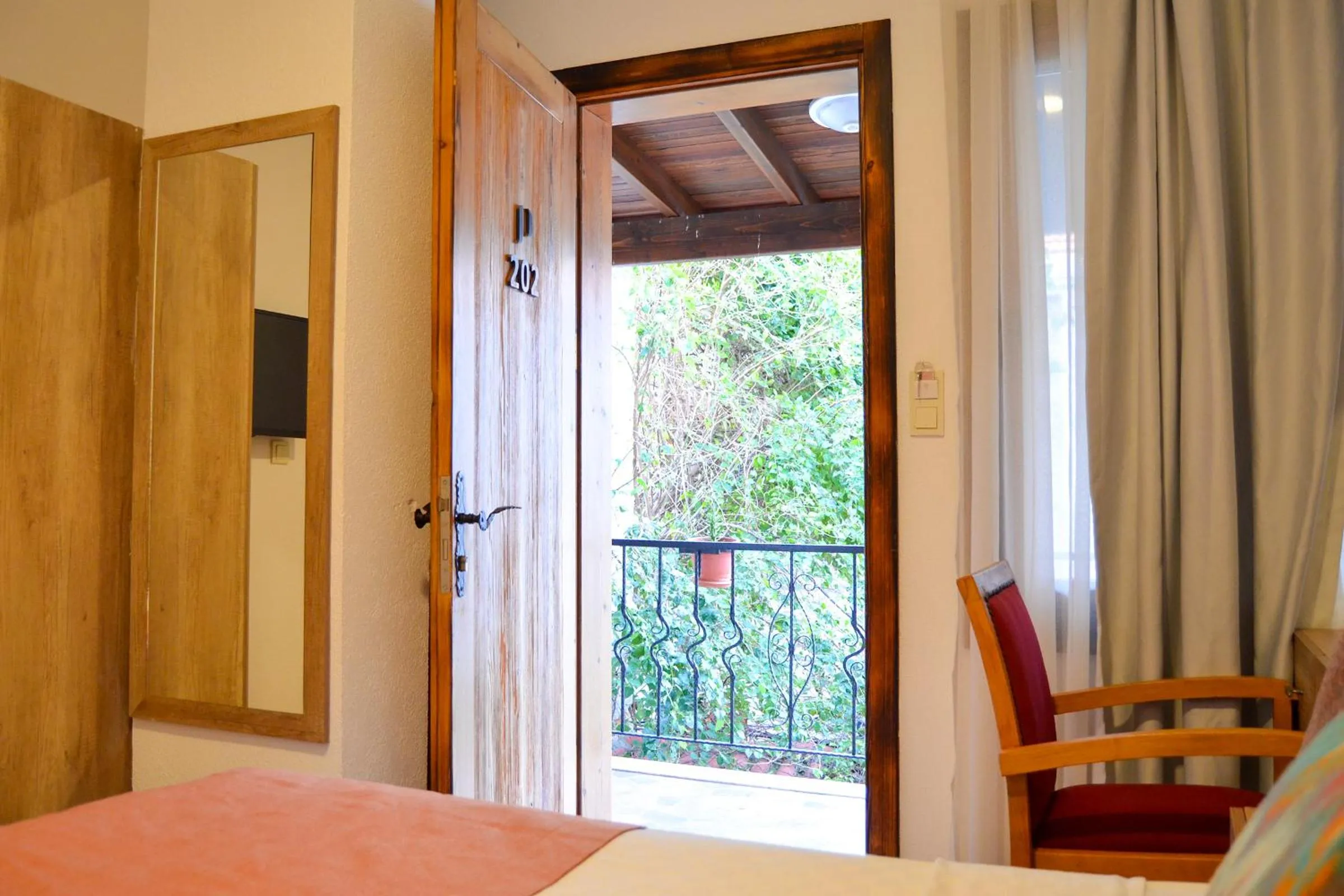 Facade/entrance, Bed in Akkan Hotel