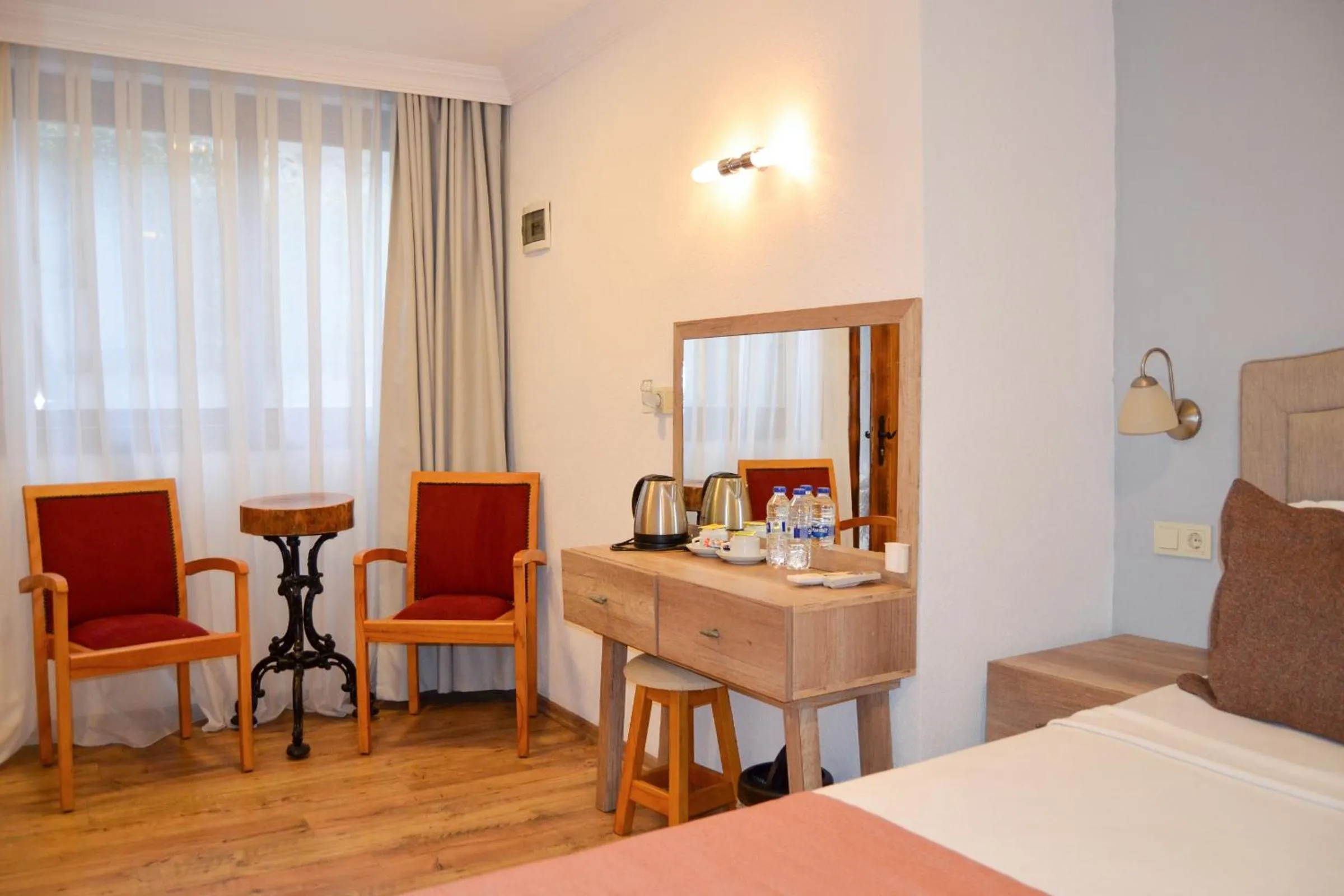 Seating area, Bed in Akkan Hotel