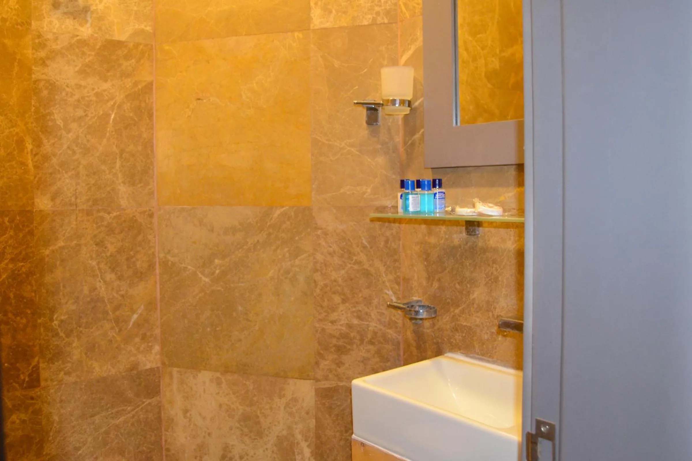 Shower in Akkan Hotel