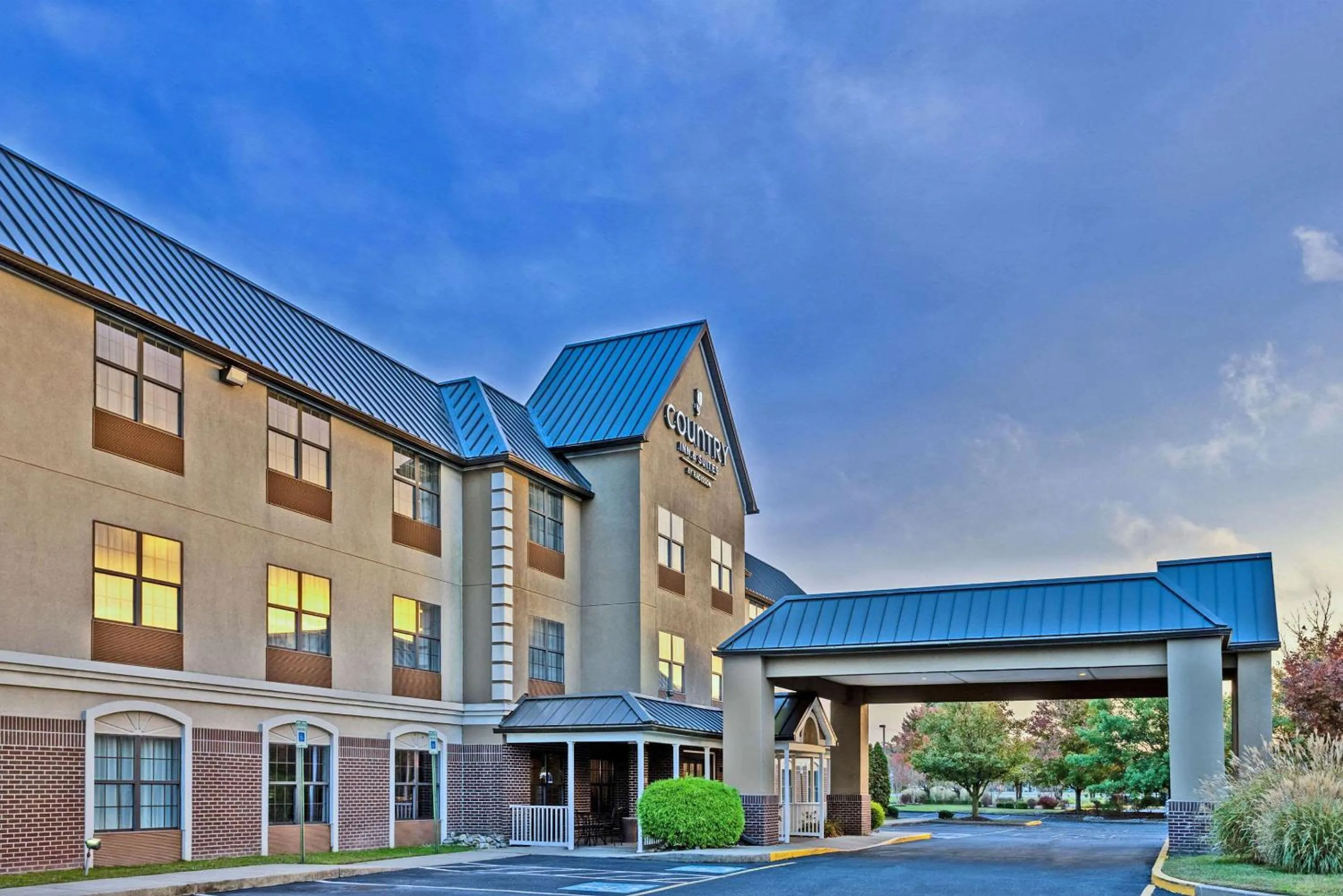 Property building in Country Inn & Suites by Radisson, Salisbury, MD
