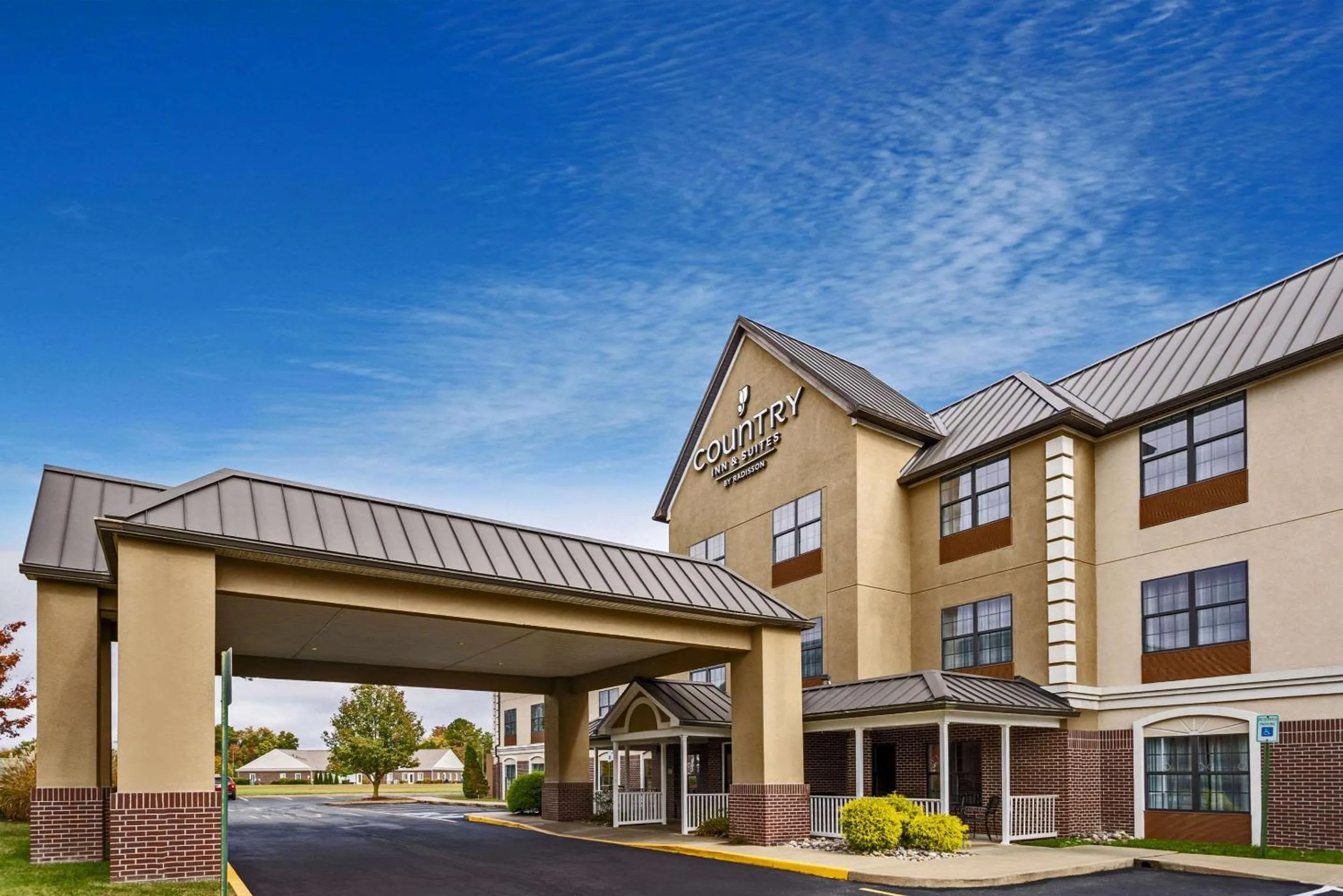 Property building in Country Inn & Suites by Radisson, Salisbury, MD