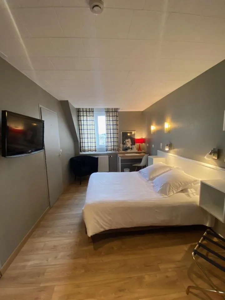 Bed in Hotel Le Pelican