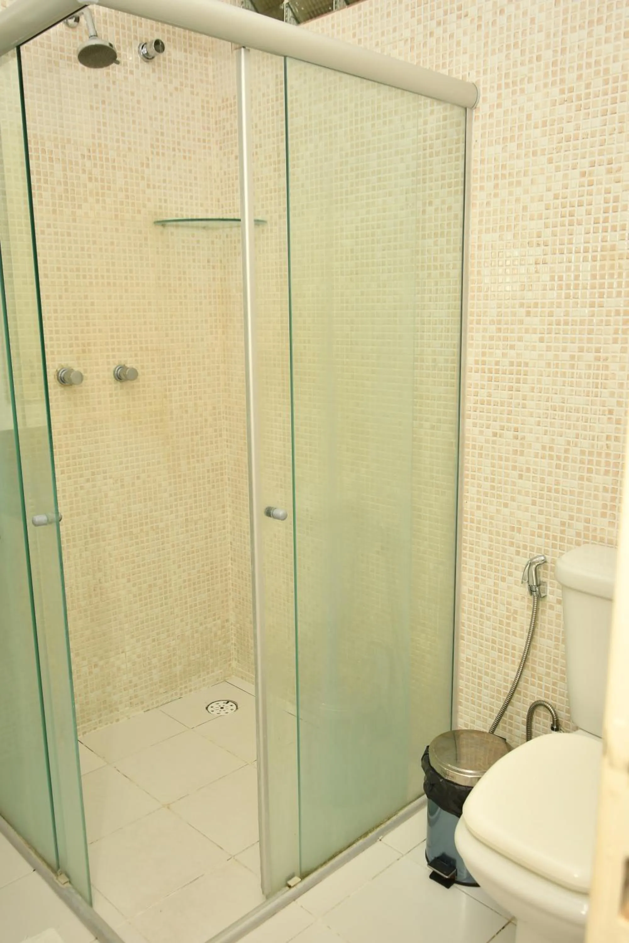 Bathroom in Troodon Park Hotel