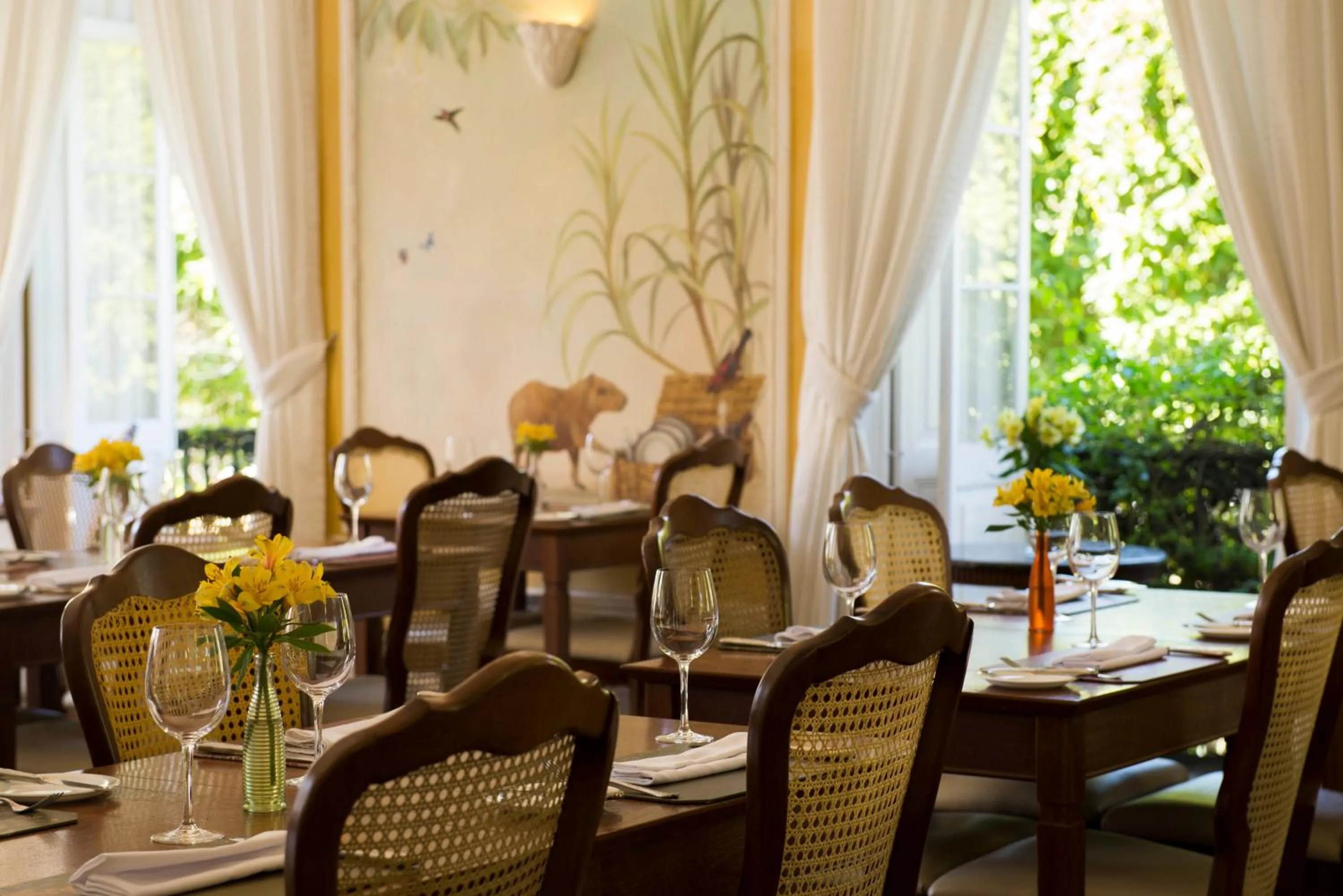 Restaurant/places to eat in Hotel Solar do Império