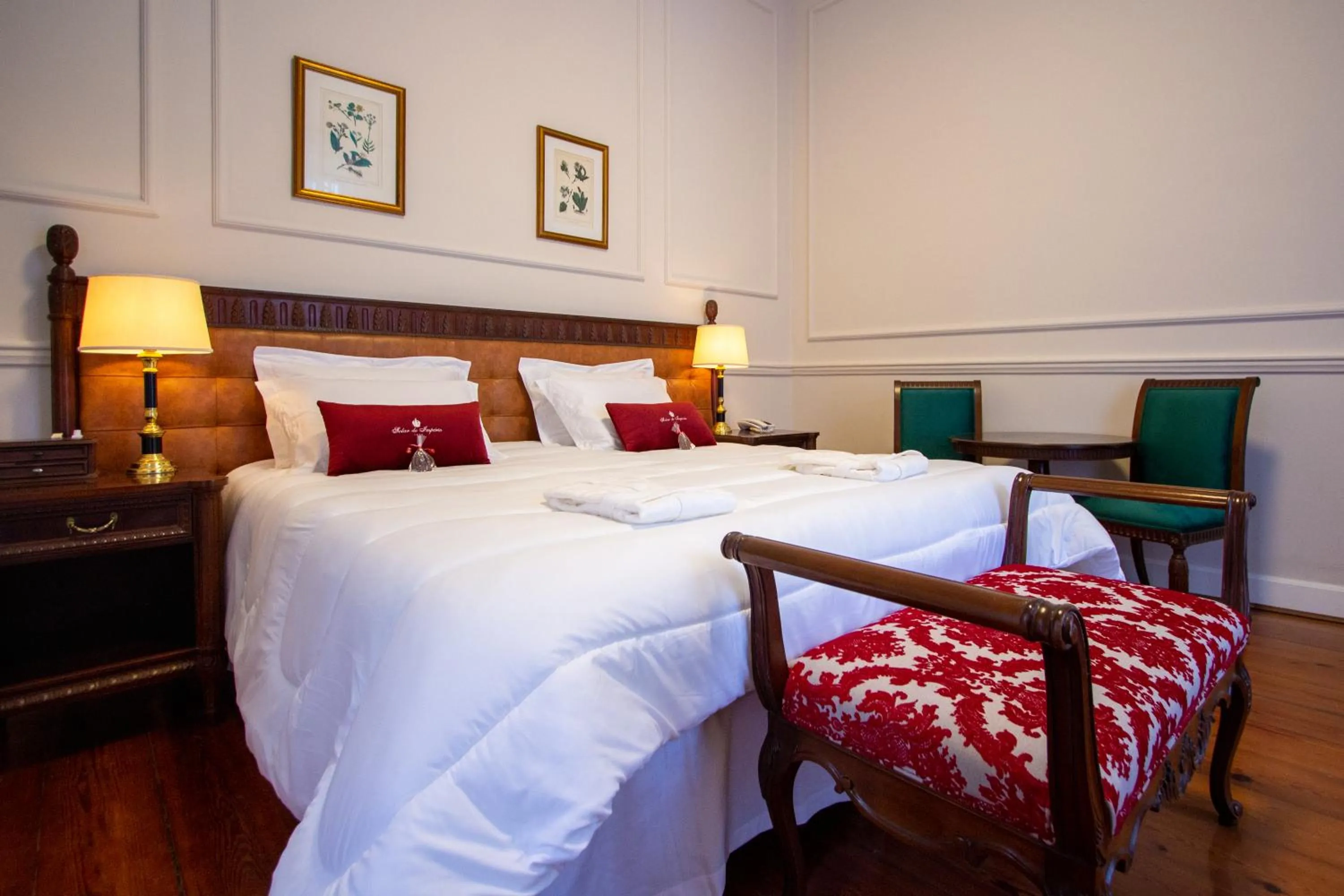 Bed in Hotel Solar do Império