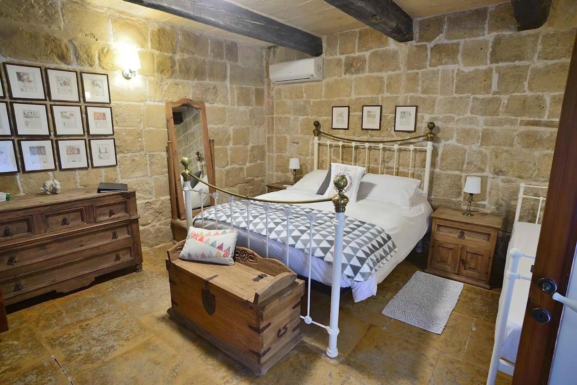 Bedroom, Bed in The Burrow Guest House