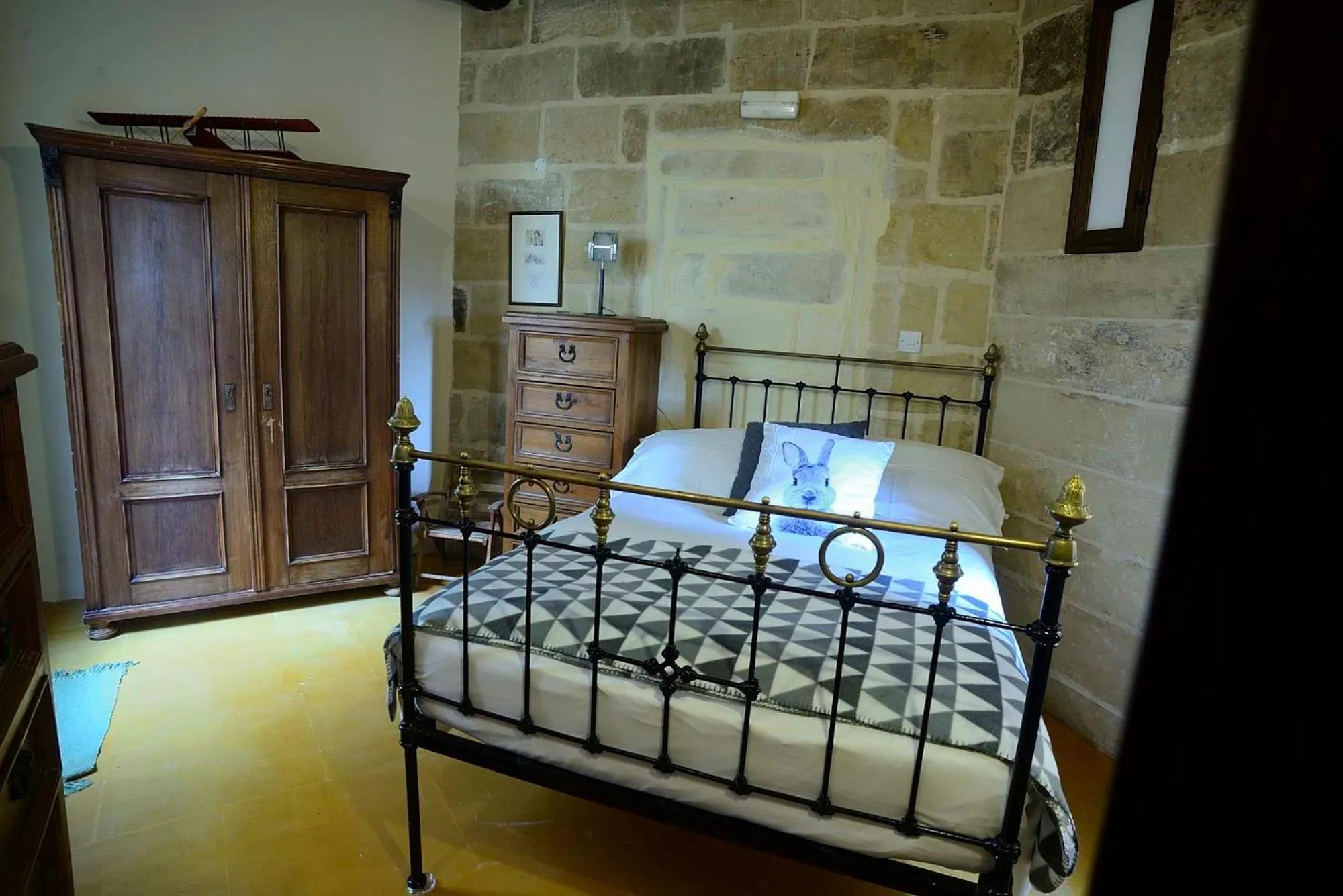 Bedroom, Bed in The Burrow Guest House