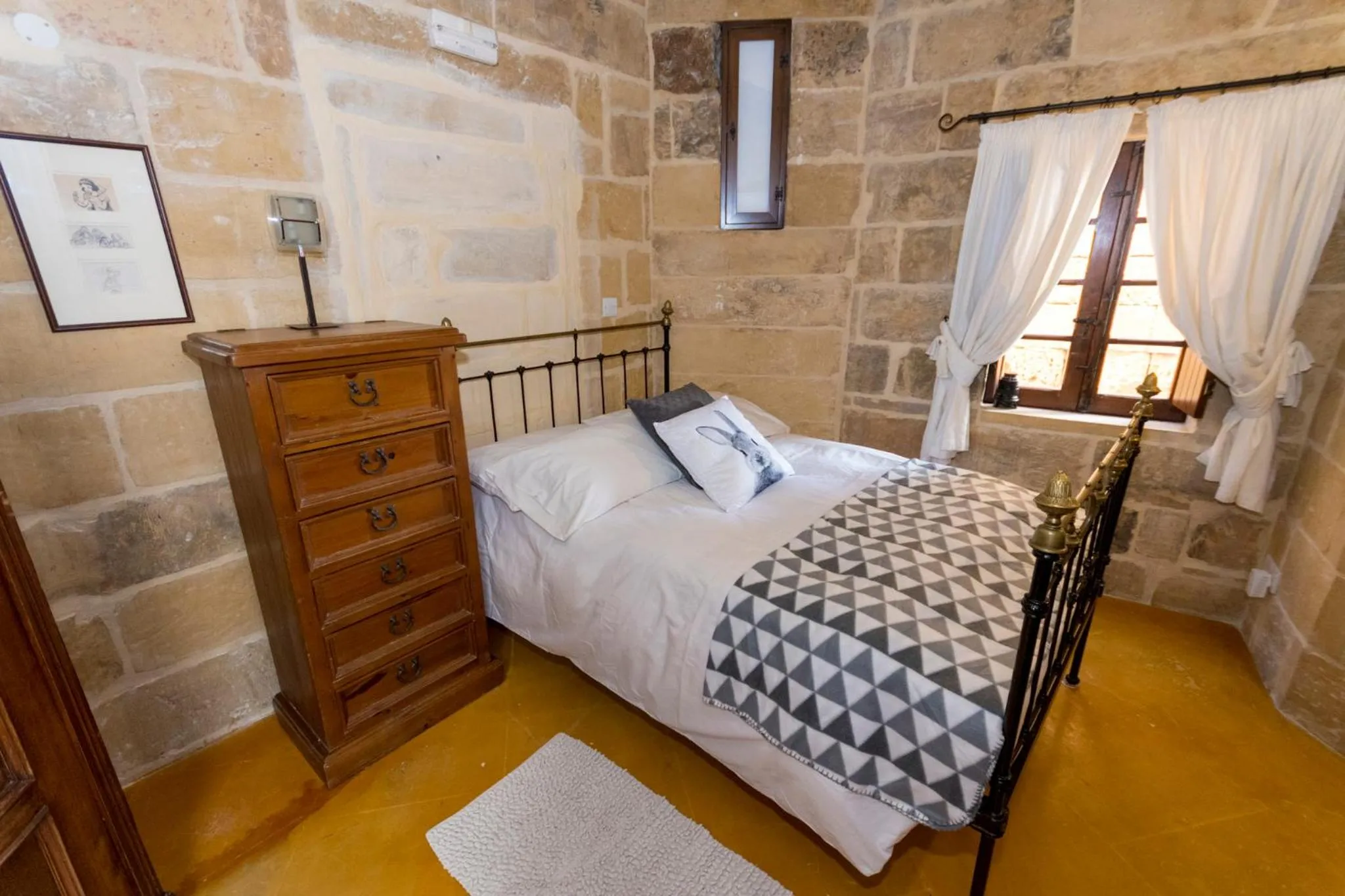 Bedroom, Bed in The Burrow Guest House