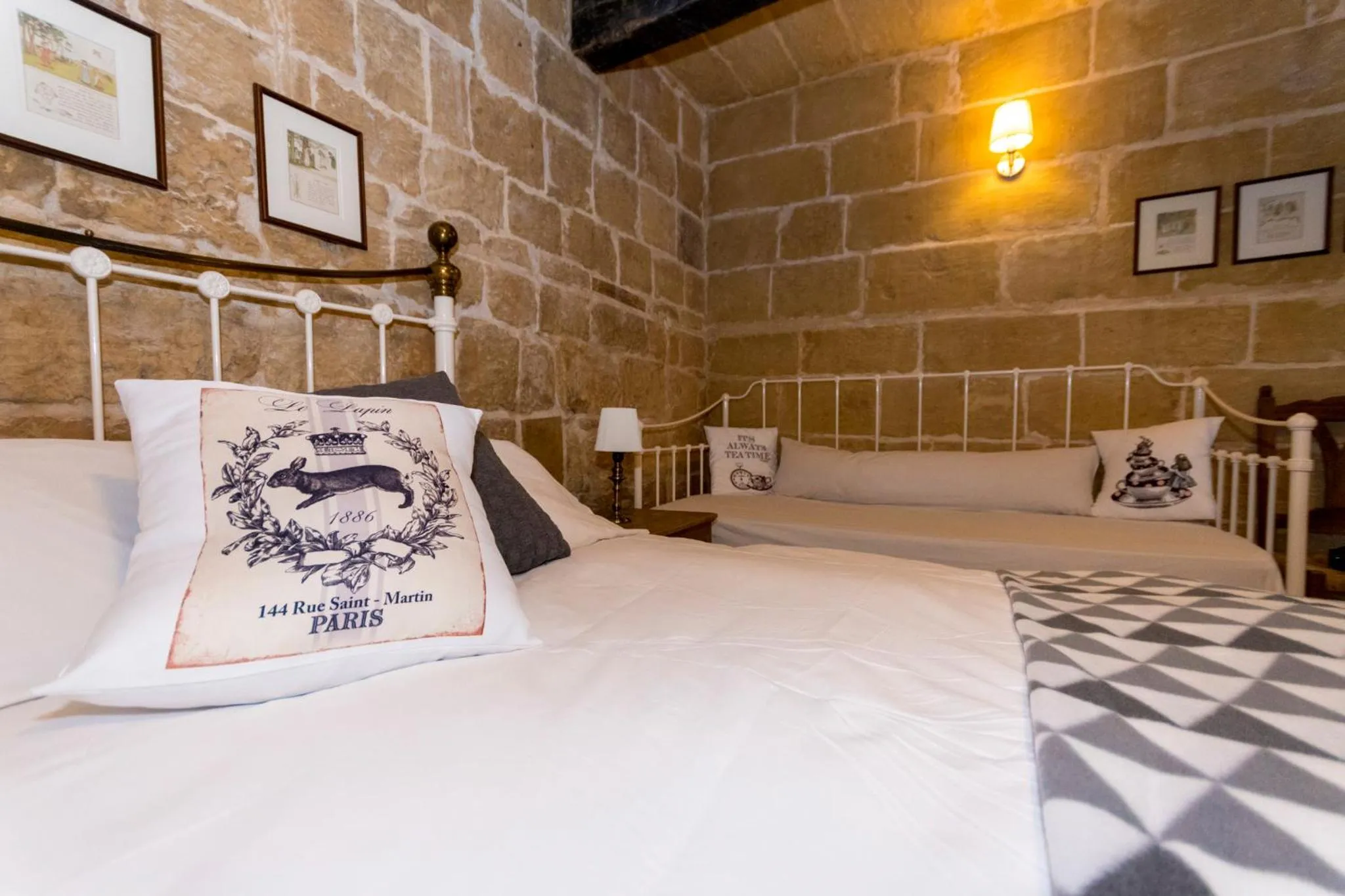 Bedroom, Bed in The Burrow Guest House