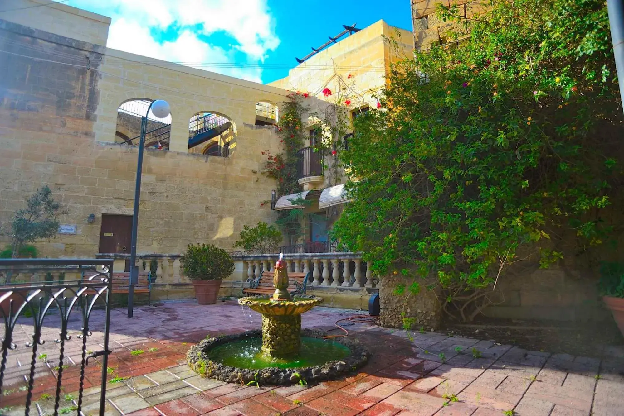 Facade/entrance in The Burrow Guest House Facade/entrance in The Burrow Guest House