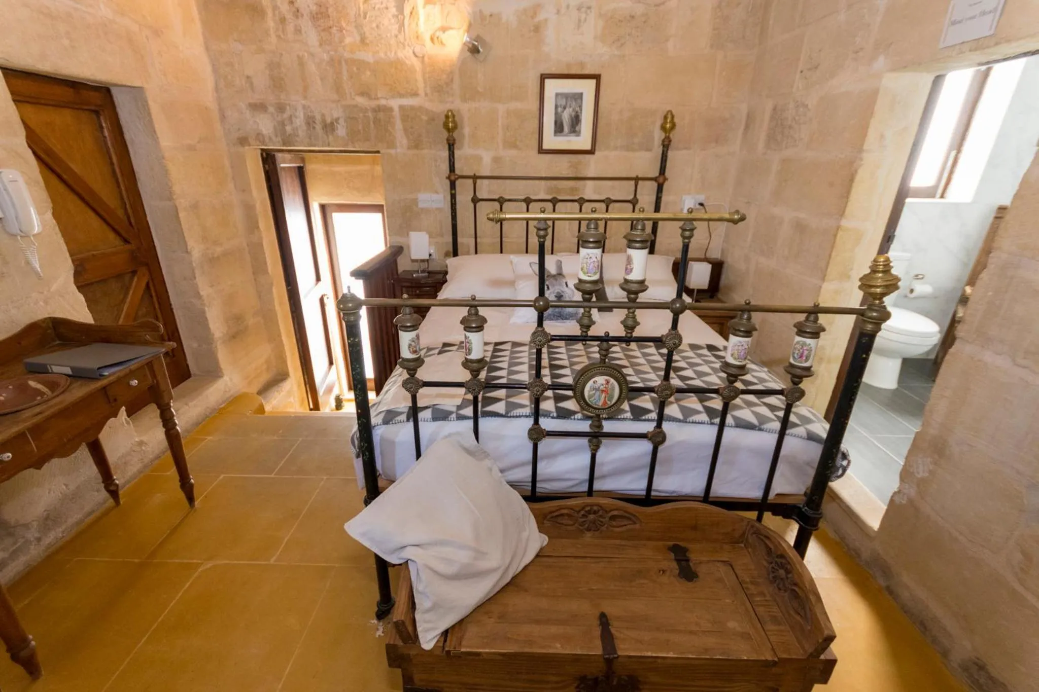 Bedroom, Bed in The Burrow Guest House