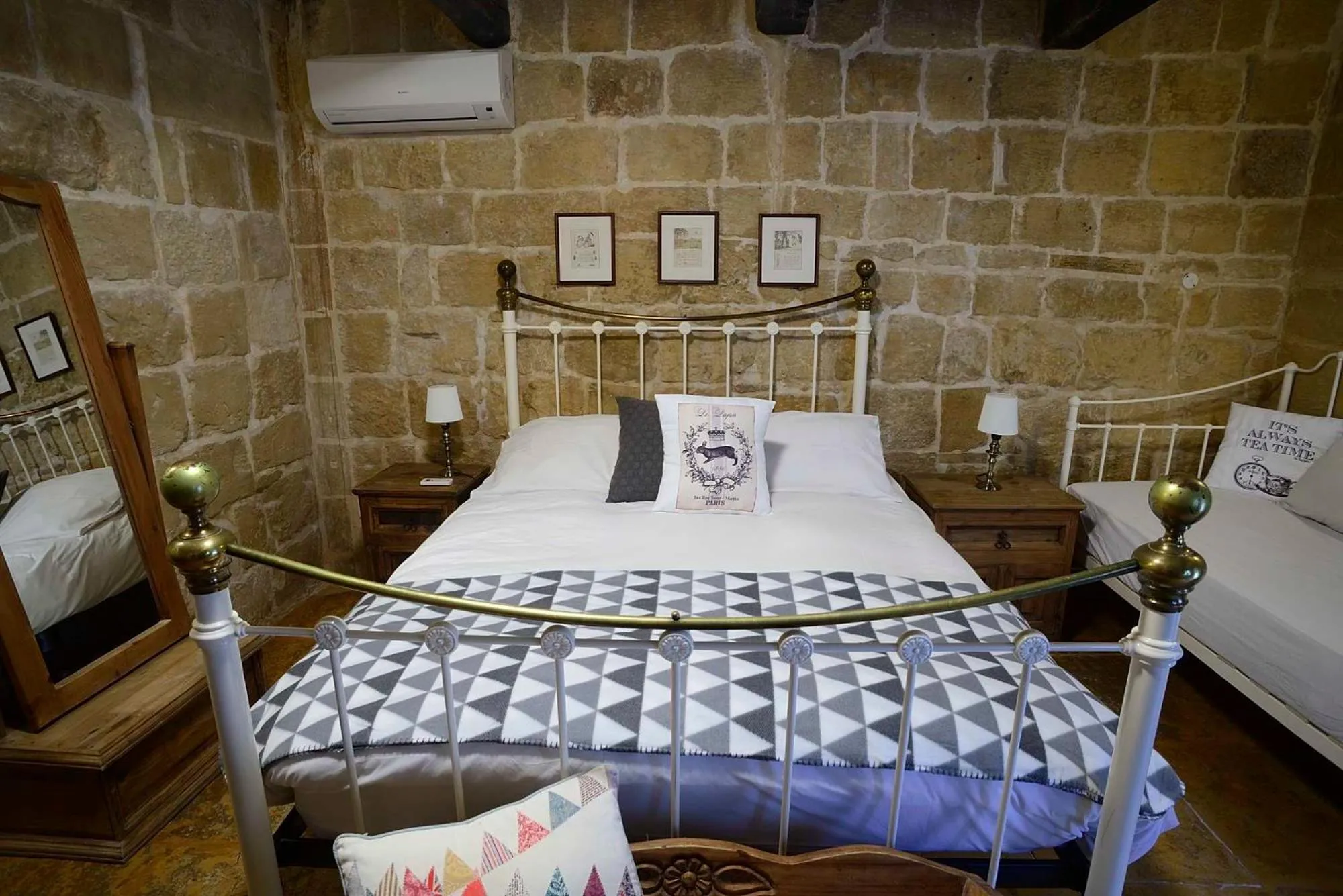 Bedroom, Bed in The Burrow Guest House