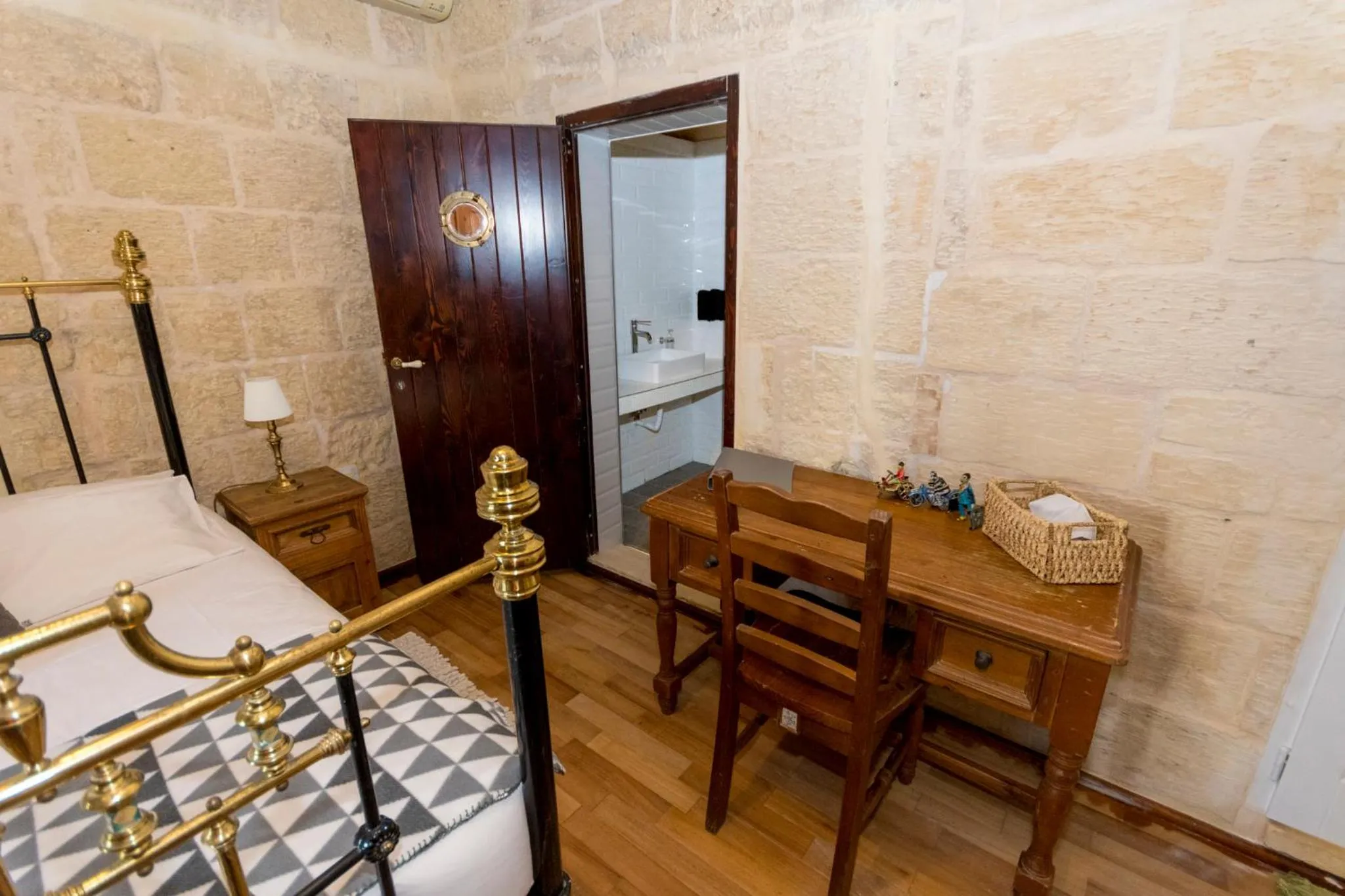 Bathroom, Bed in The Burrow Guest House