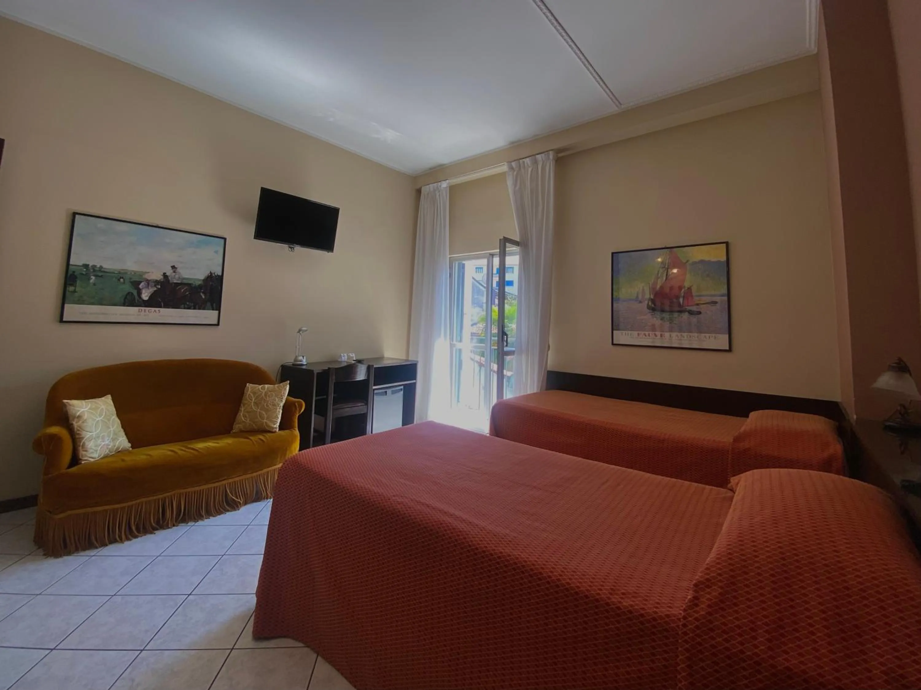 TV and multimedia in Hotel Rainero