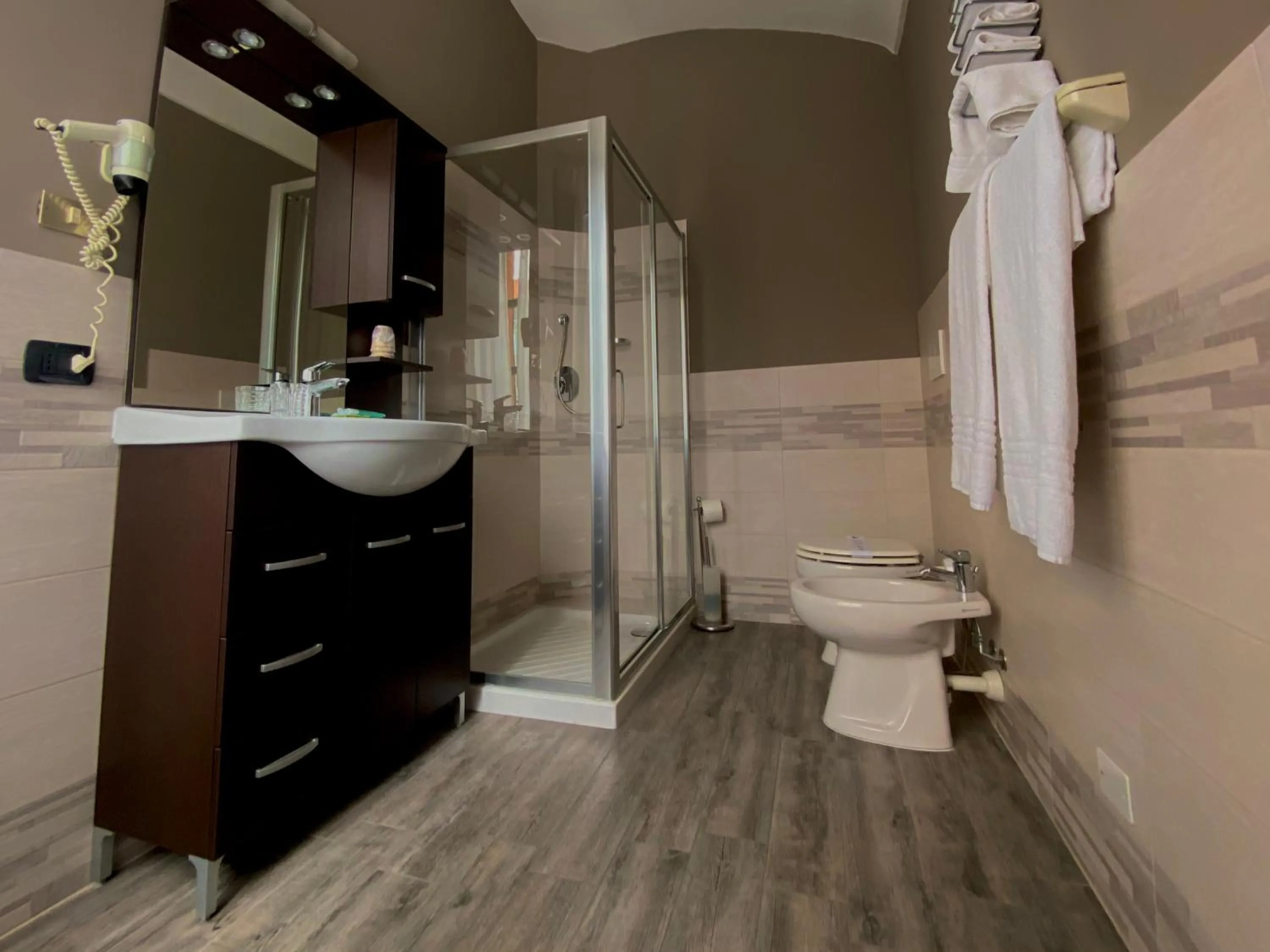 Shower in Hotel Rainero