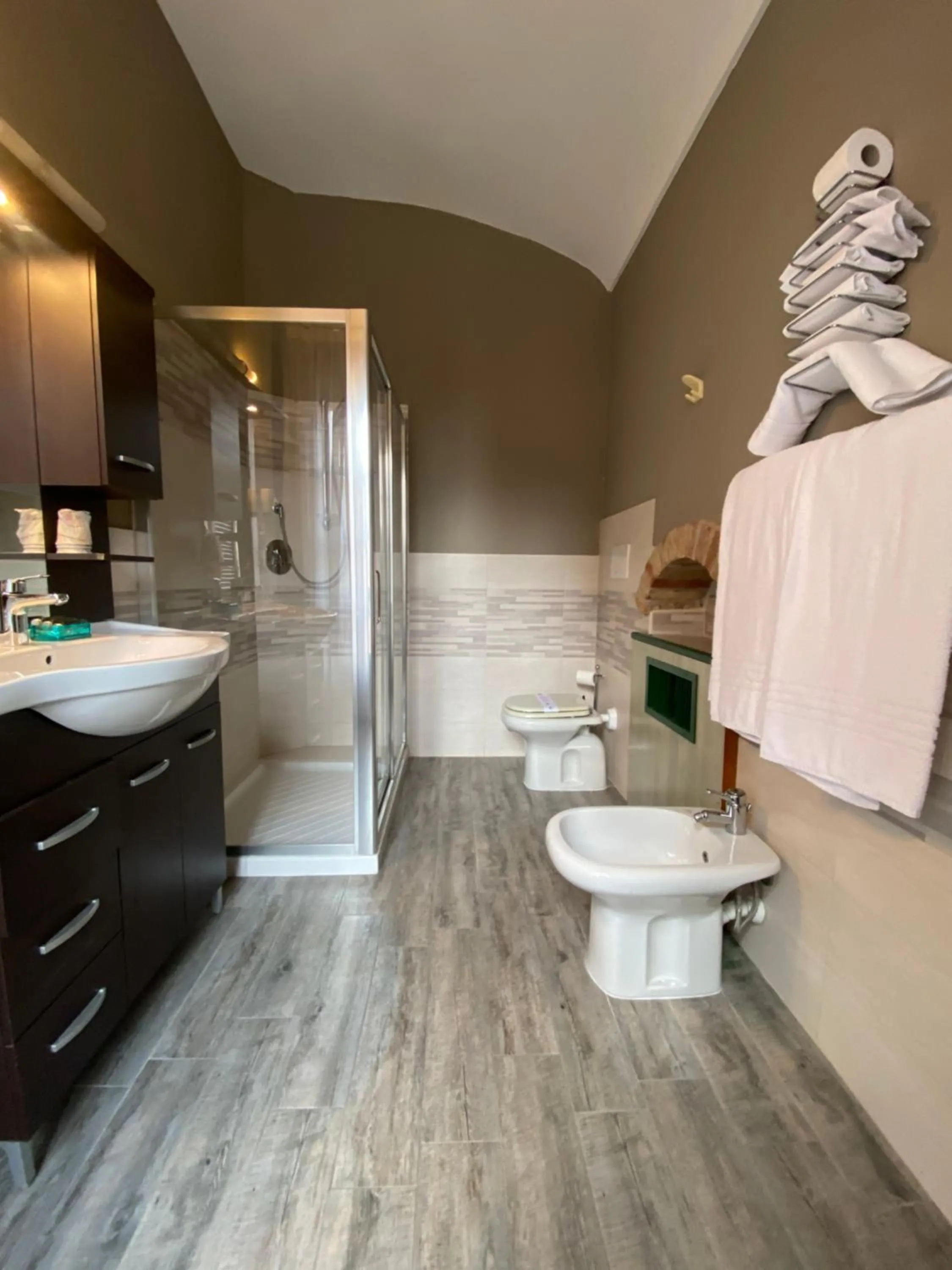 Shower in Hotel Rainero