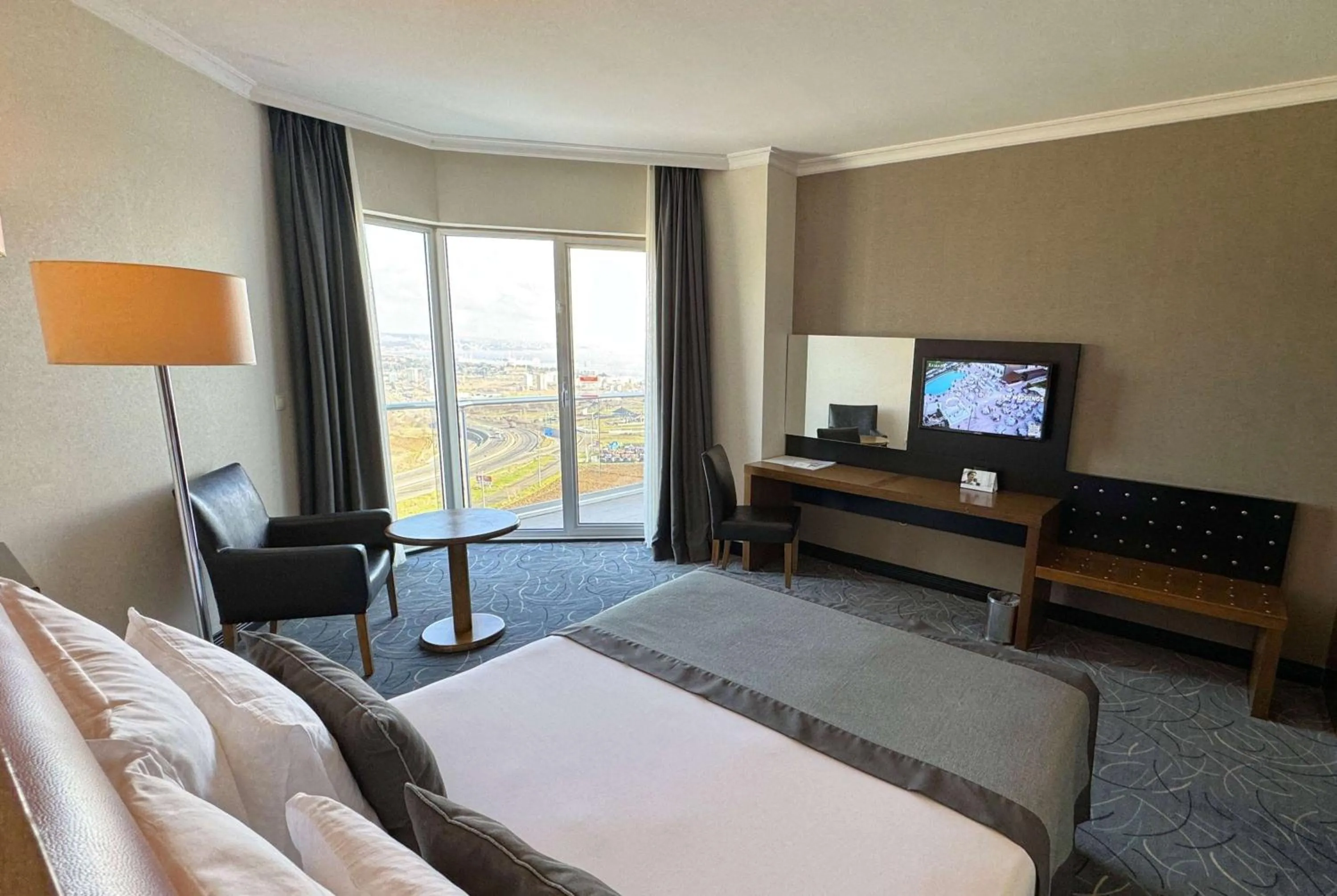 Deluxe King Sea and City View Non Smoking in Ramada by Wyndham Tekirdağ