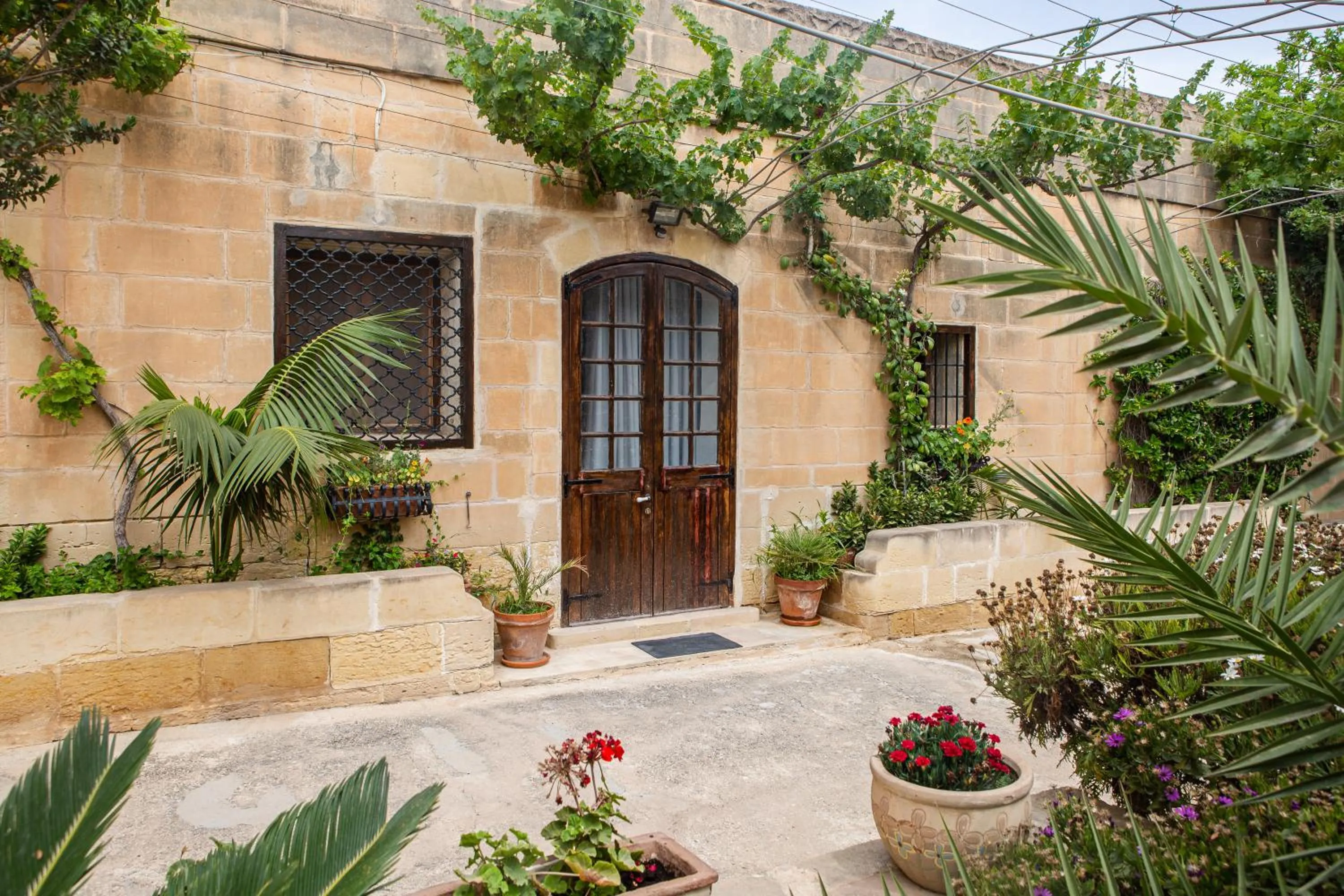 Property building in Ta' Bertu Host Family Bed & Breakfast
