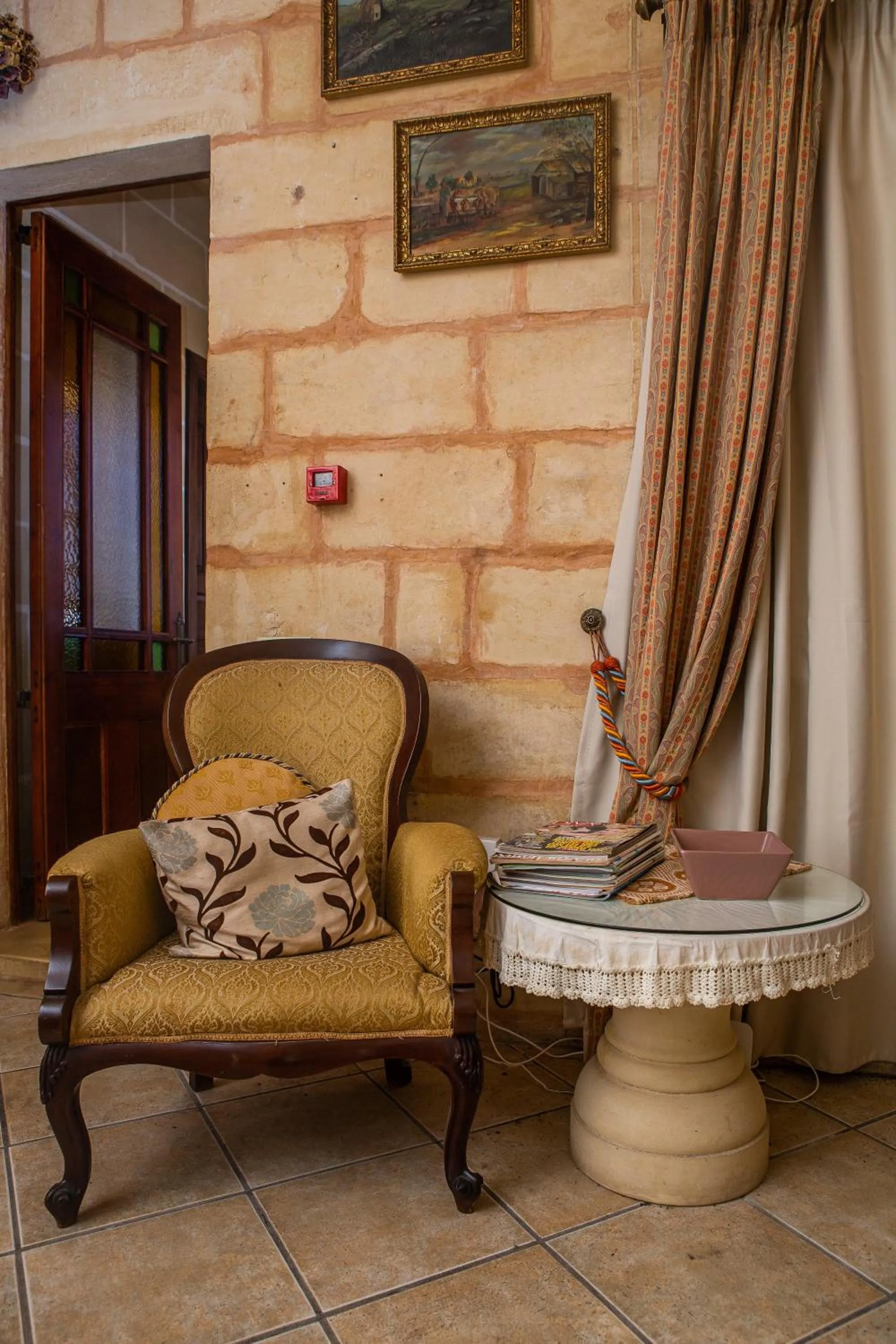 Property building in Ta' Bertu Host Family Bed & Breakfast