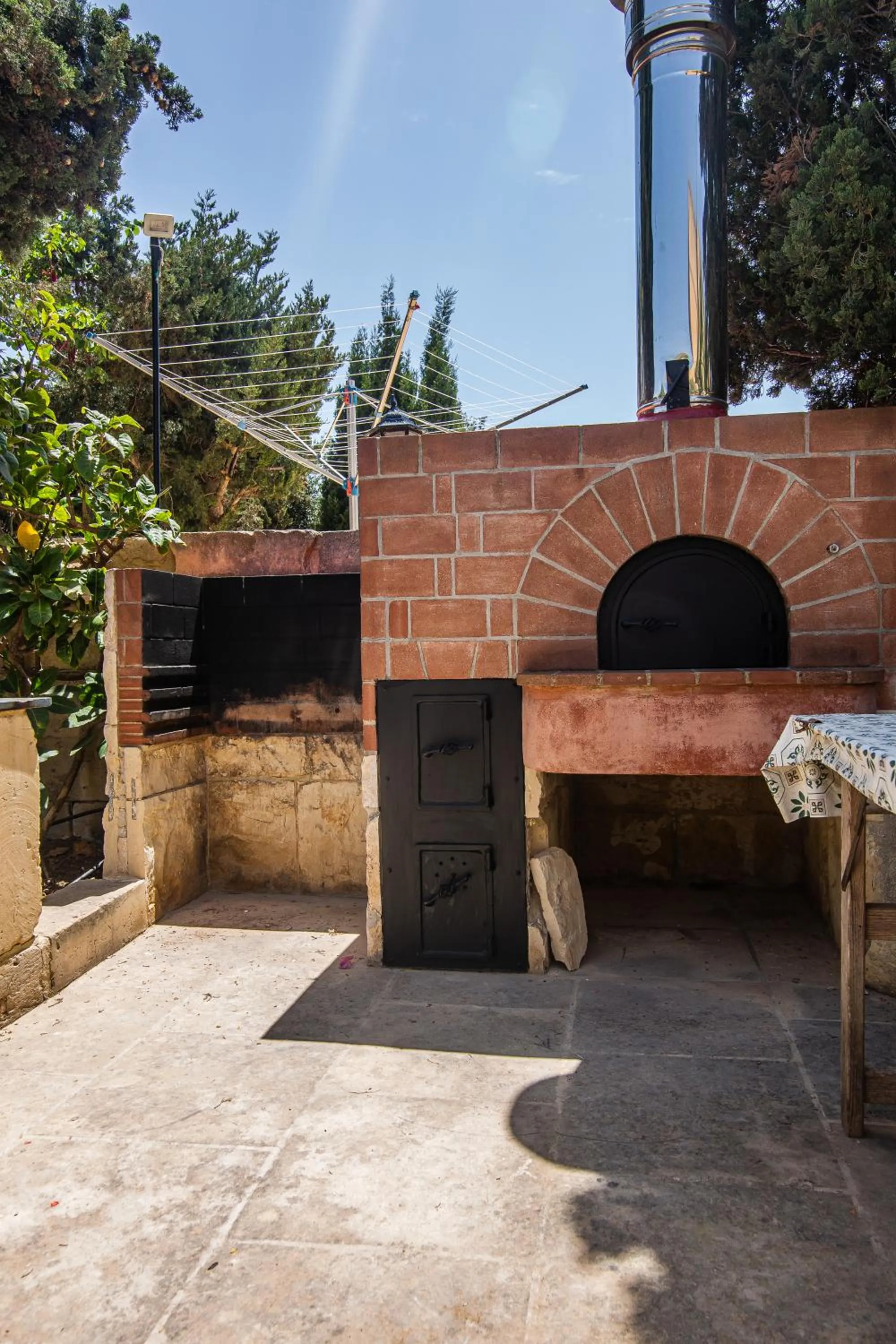 Garden in Ta' Bertu Host Family Bed & Breakfast