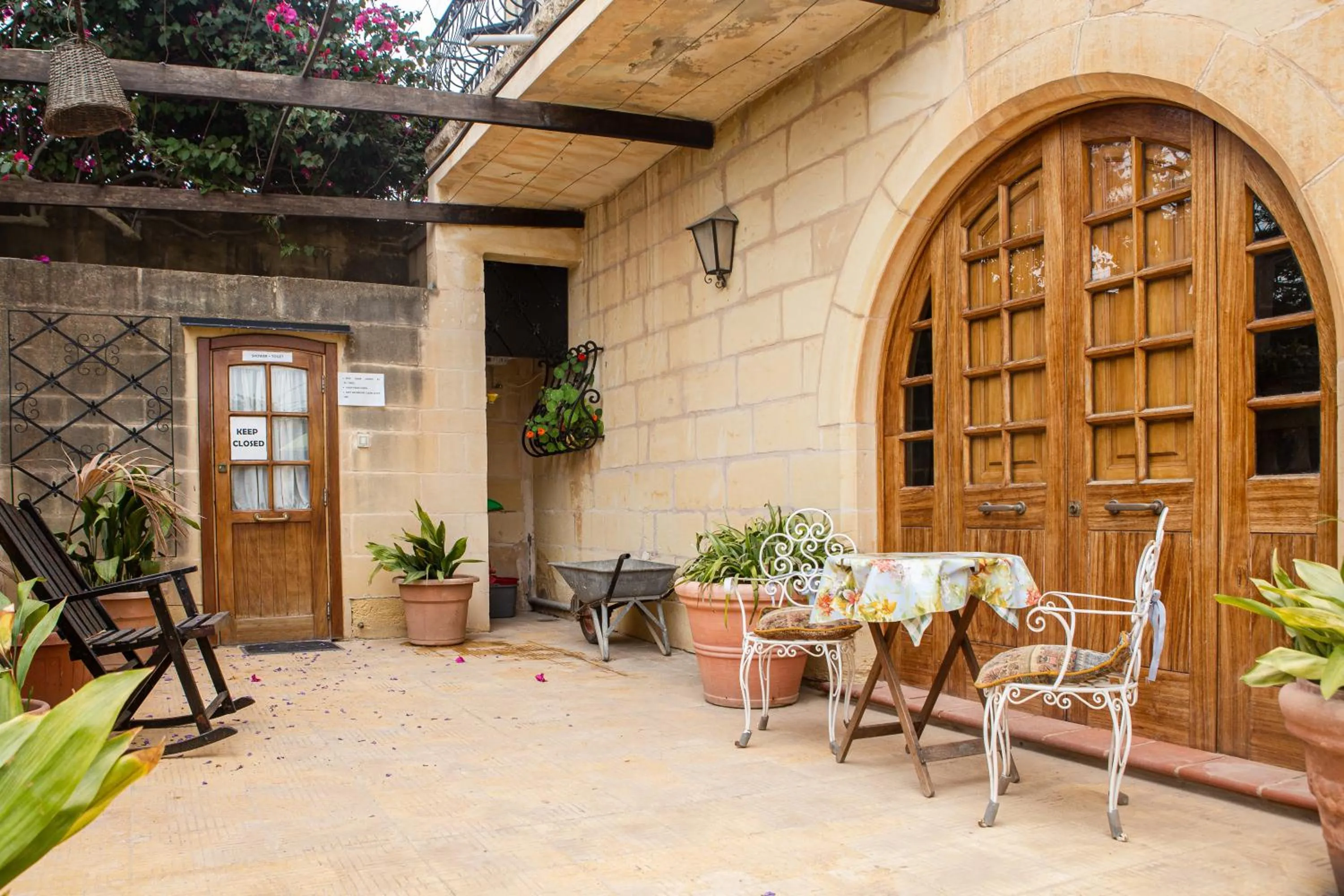 Property building in Ta' Bertu Host Family Bed & Breakfast