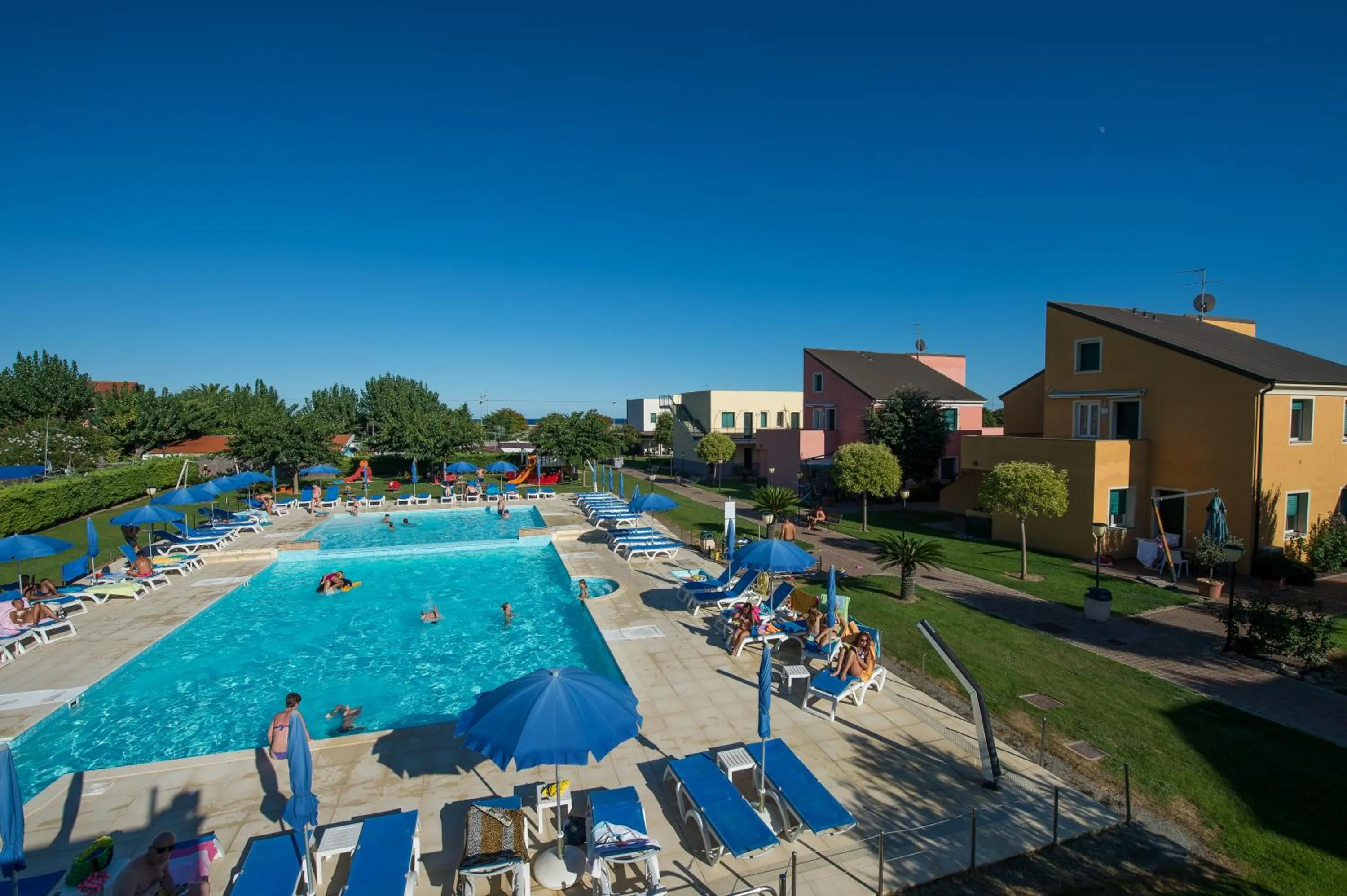 Swimming pool in Residence Borgomare