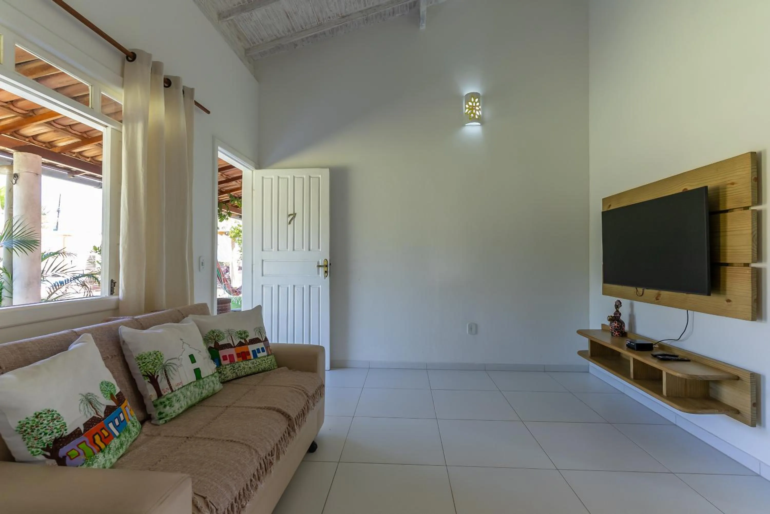 Communal lounge/ TV room in Pousada Recanto Trancoso