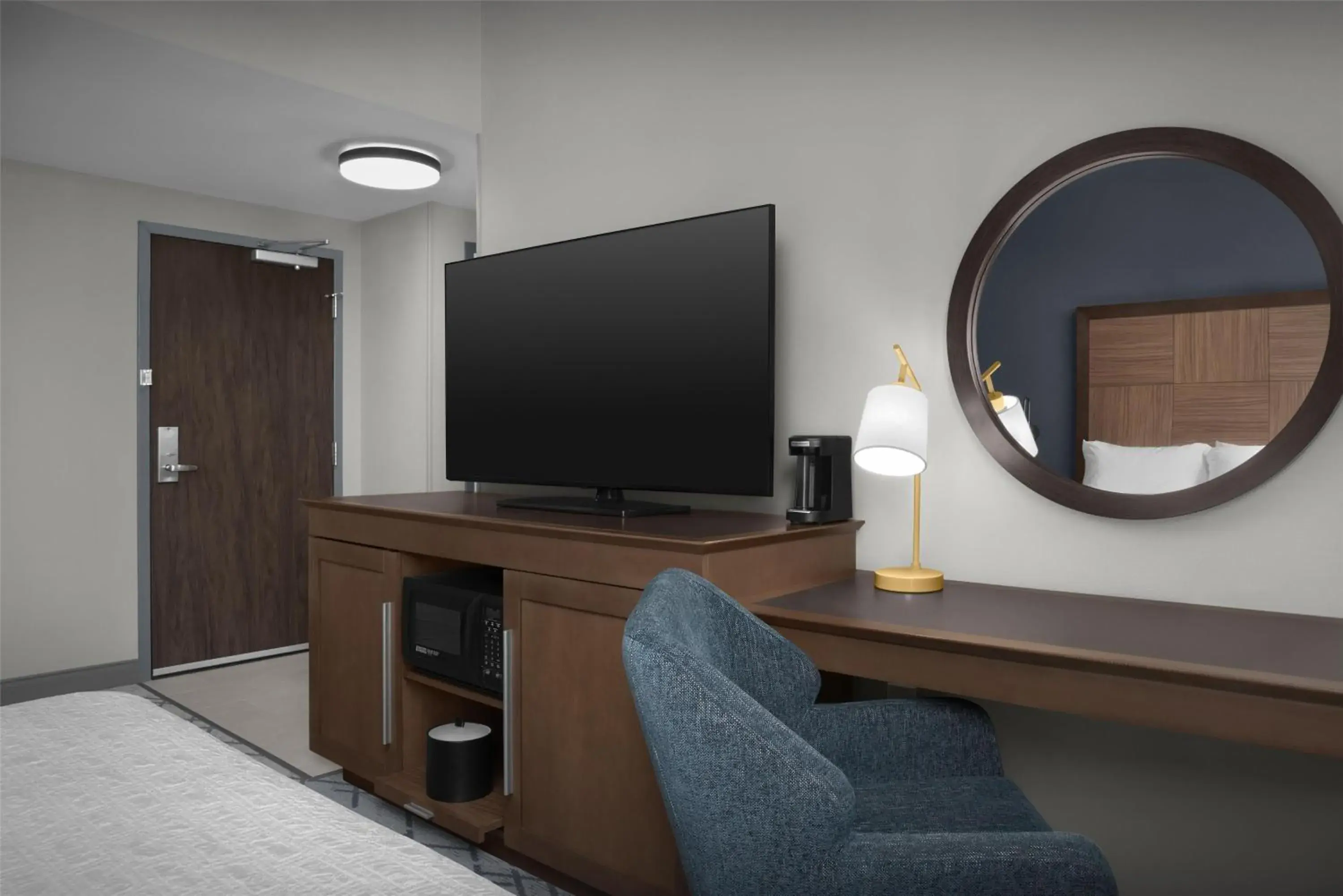 King Room with Sofa Bed and Study - Non-Smoking in Hampton Inn Indianapolis Downtown Across from Circle Centre King Room with Sofa Bed and Study - Non-Smoking in Hampton Inn Indianapolis Downtown Across from Circle Centre