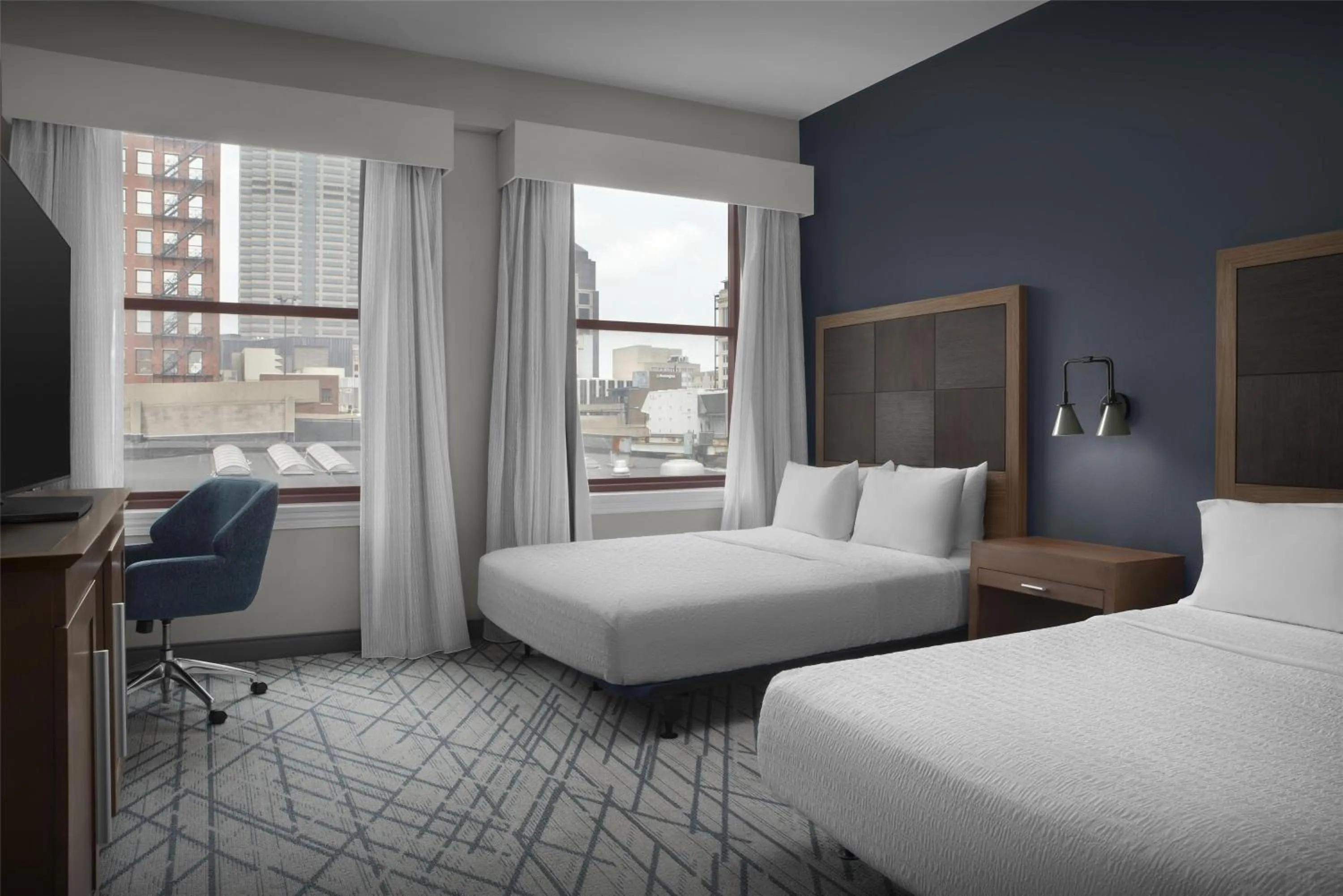 Bed in Hampton Inn Indianapolis Downtown Across from Circle Centre