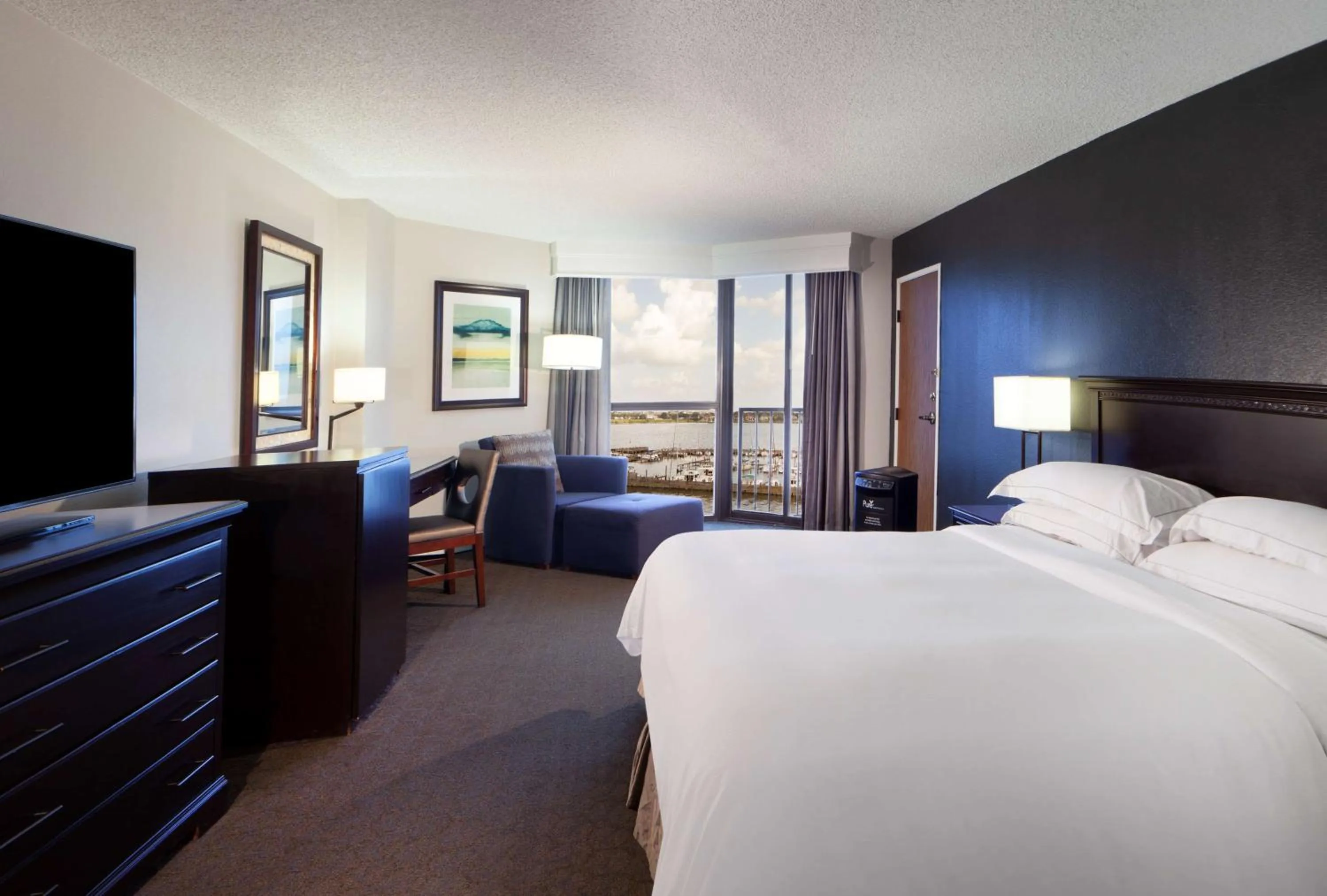 Bed in Hilton Houston NASA Clear Lake