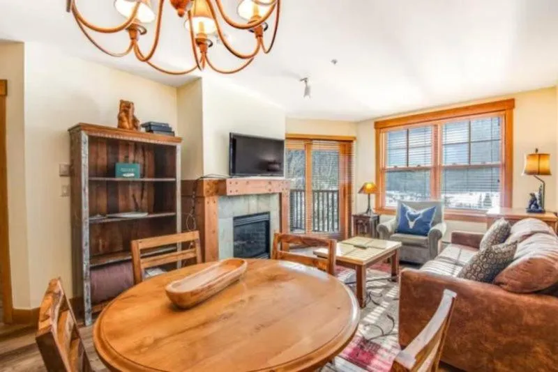 Living room in 1 Bedroom Springs Condo In River Run Village Just 75 Yards From The River Run Gondola