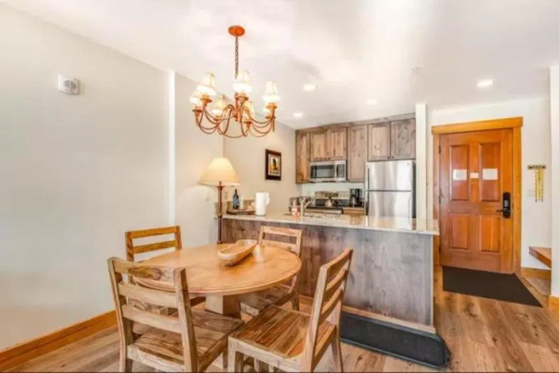 Living room in 1 Bedroom Springs Condo In River Run Village Just 75 Yards From The River Run Gondola