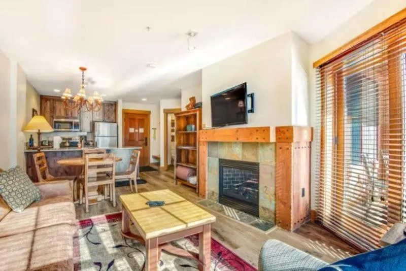 Living room in 1 Bedroom Springs Condo In River Run Village Just 75 Yards From The River Run Gondola