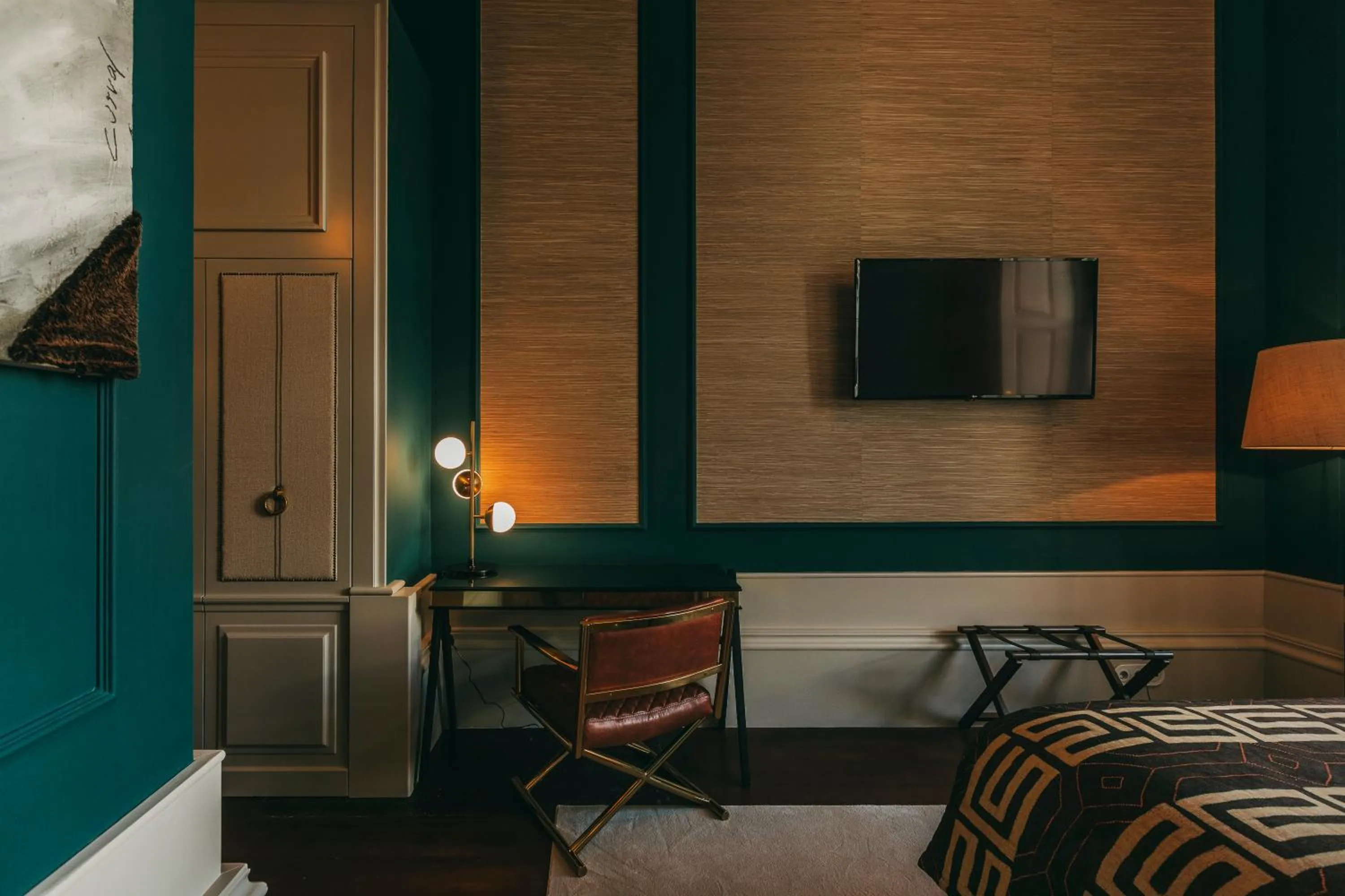 TV and multimedia, Bed in Torel 1884 Suites & Apartments