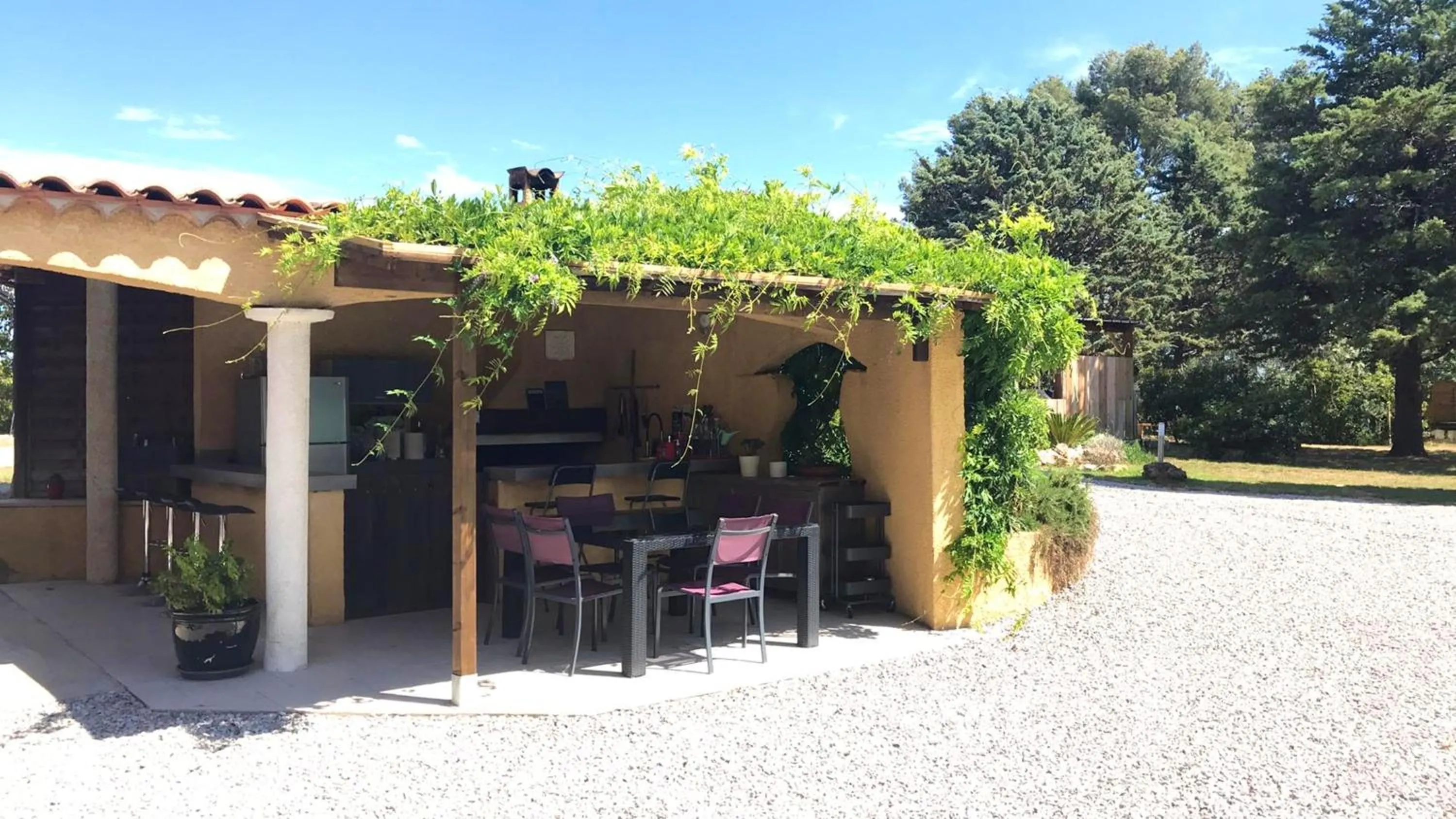 Villa spacieuse à Béziers avec piscine privée et jacuzzi