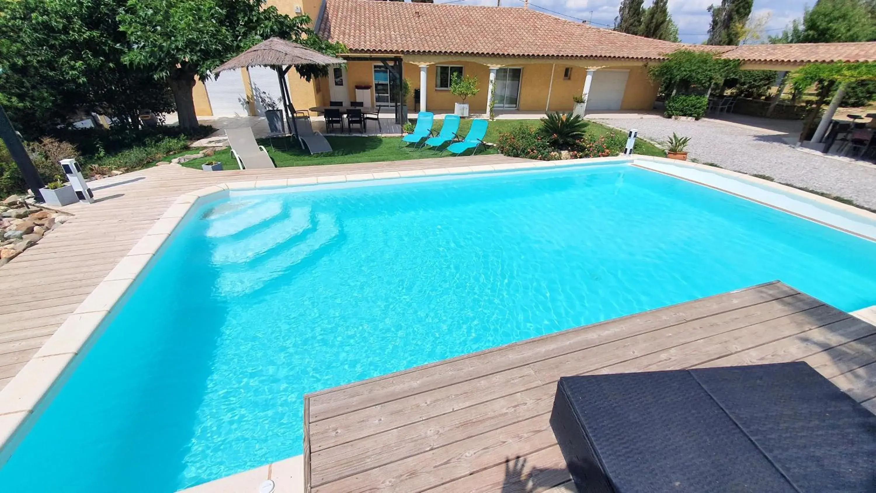 Villa spacieuse à Béziers avec piscine privée et jacuzzi Villa spacieuse à Béziers avec piscine privée et jacuzzi
