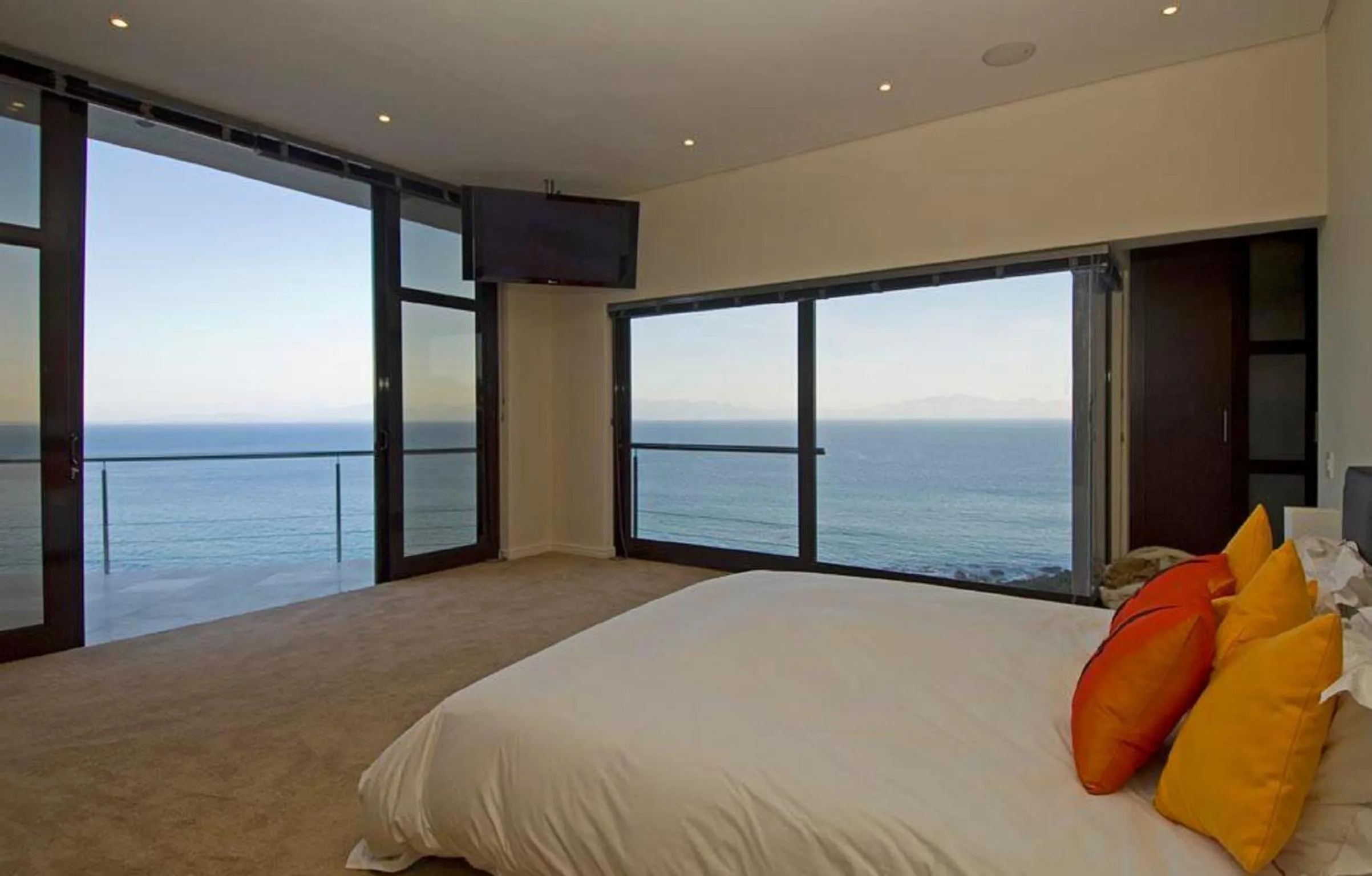 Photo of the whole room, Bed in Aqua Terra Boutique Guesthouse - Simon's Town, Cape Town