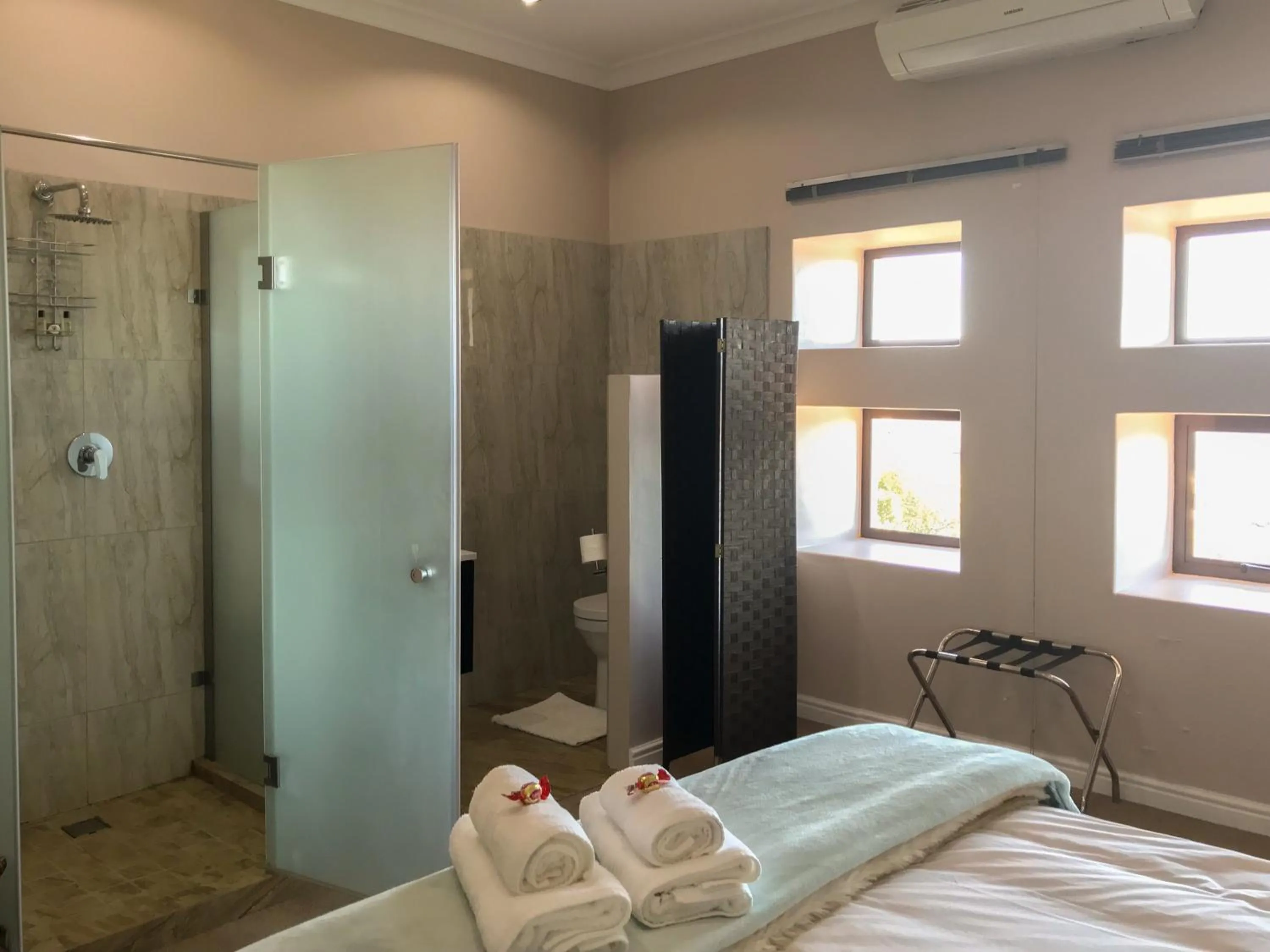 Bathroom, Bed in Aqua Terra Boutique Guesthouse - Simon's Town, Cape Town