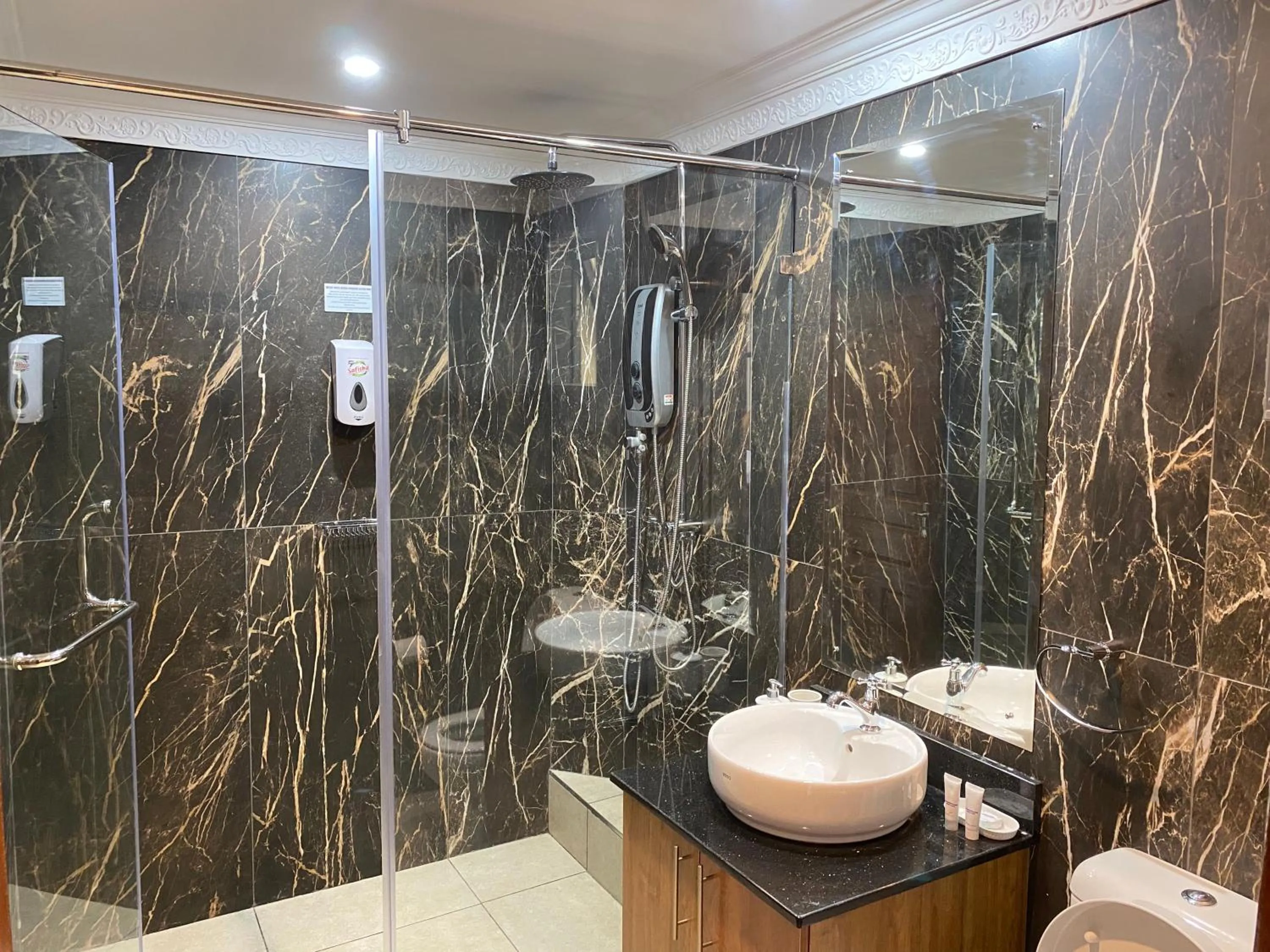 Bathroom in Progressive Park Hotel