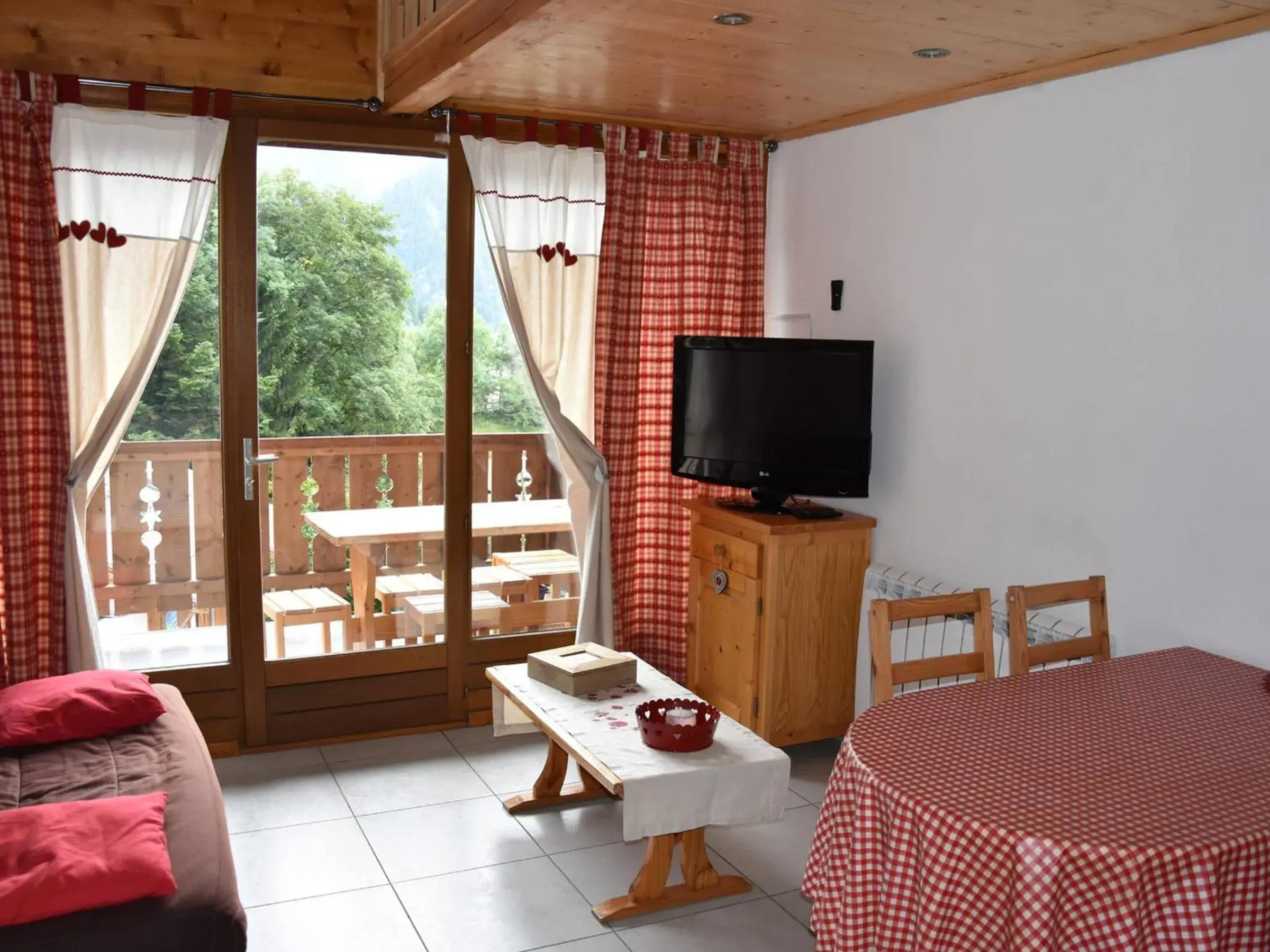 Studio mezzanine à Champagny, 4 pers, balcon sud - FR-1-464-17 Studio mezzanine à Champagny, 4 pers, balcon sud - FR-1-464-17