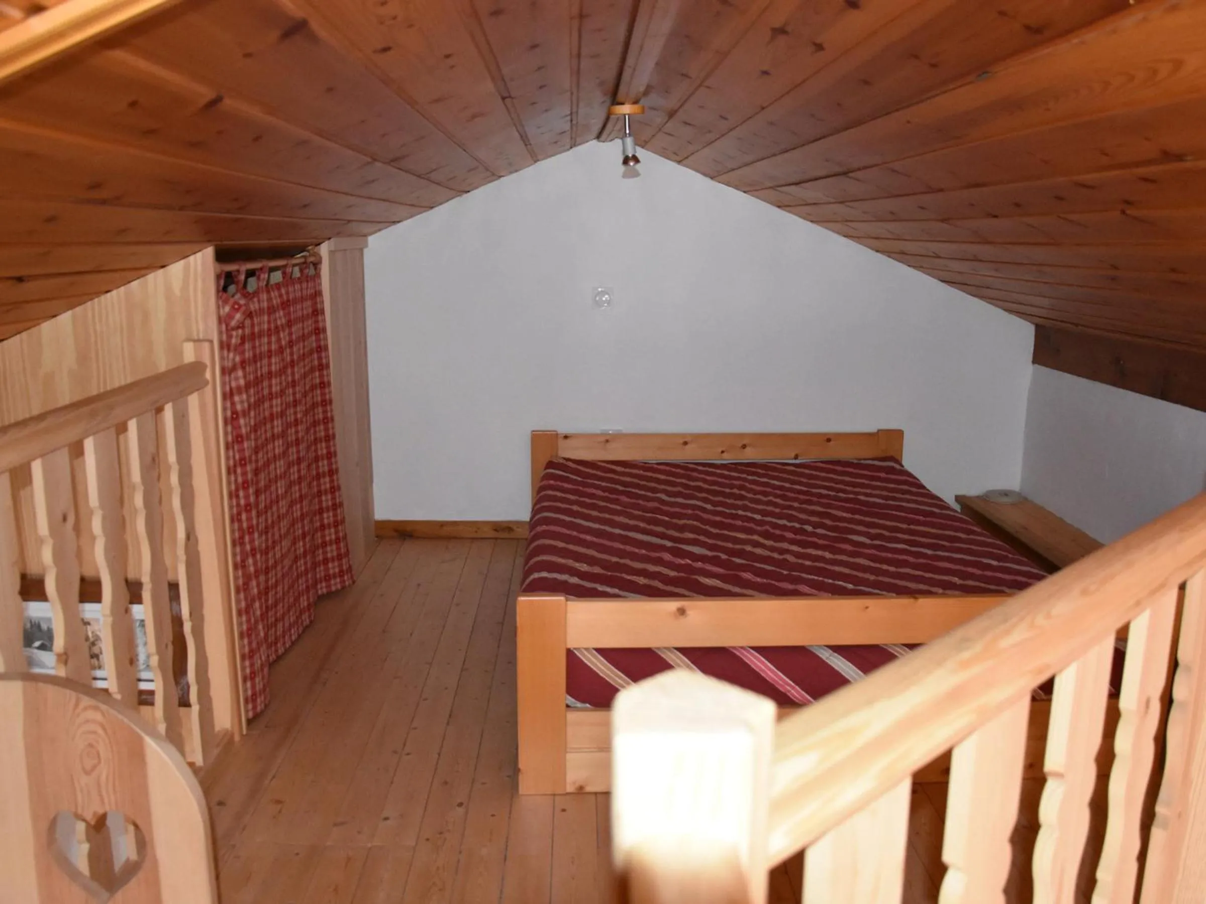 Bed in Studio mezzanine à Champagny, 4 pers, balcon sud - FR-1-464-17