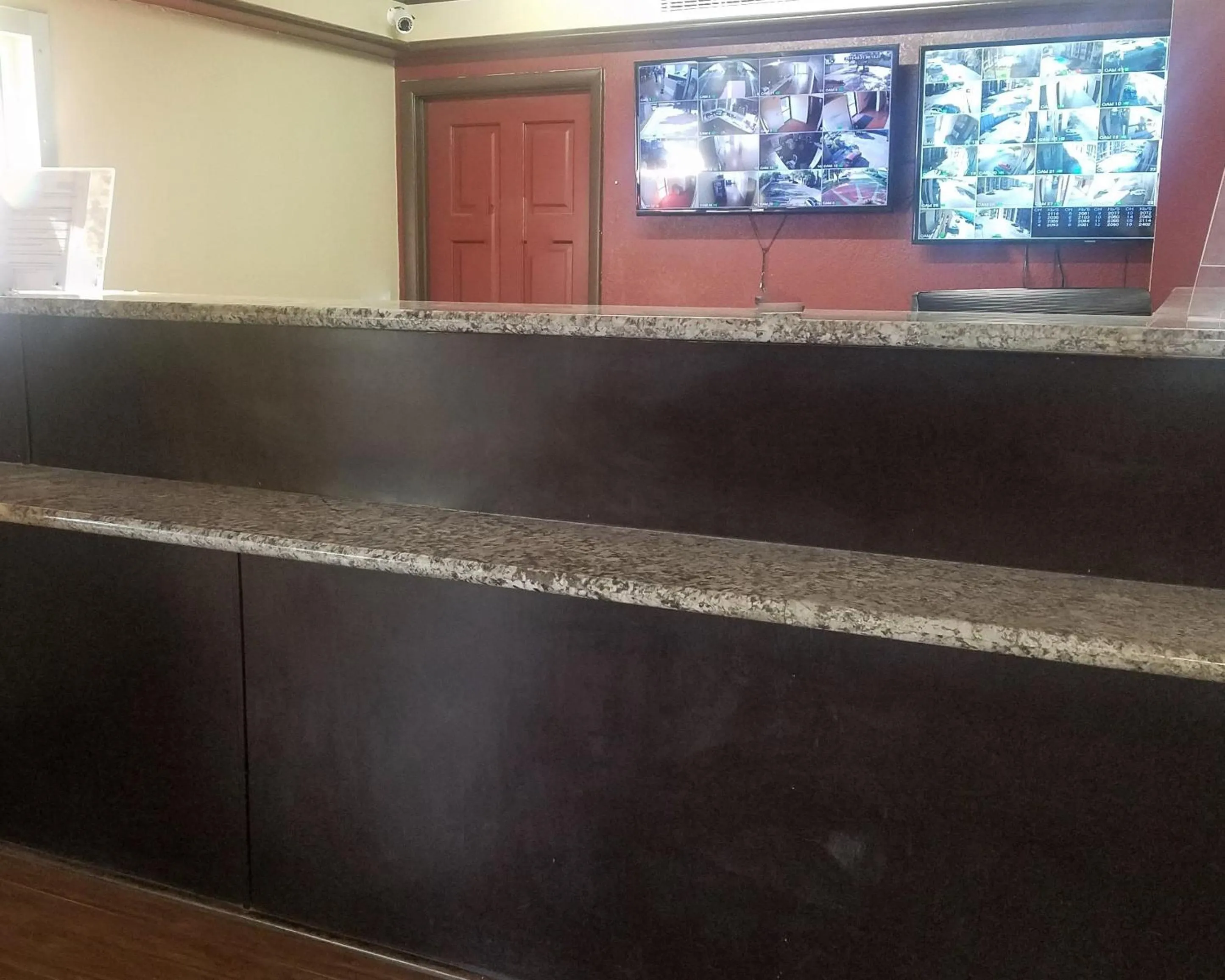 Lobby or reception in Red Roof Inn & Suites Houston - Hobby Airport