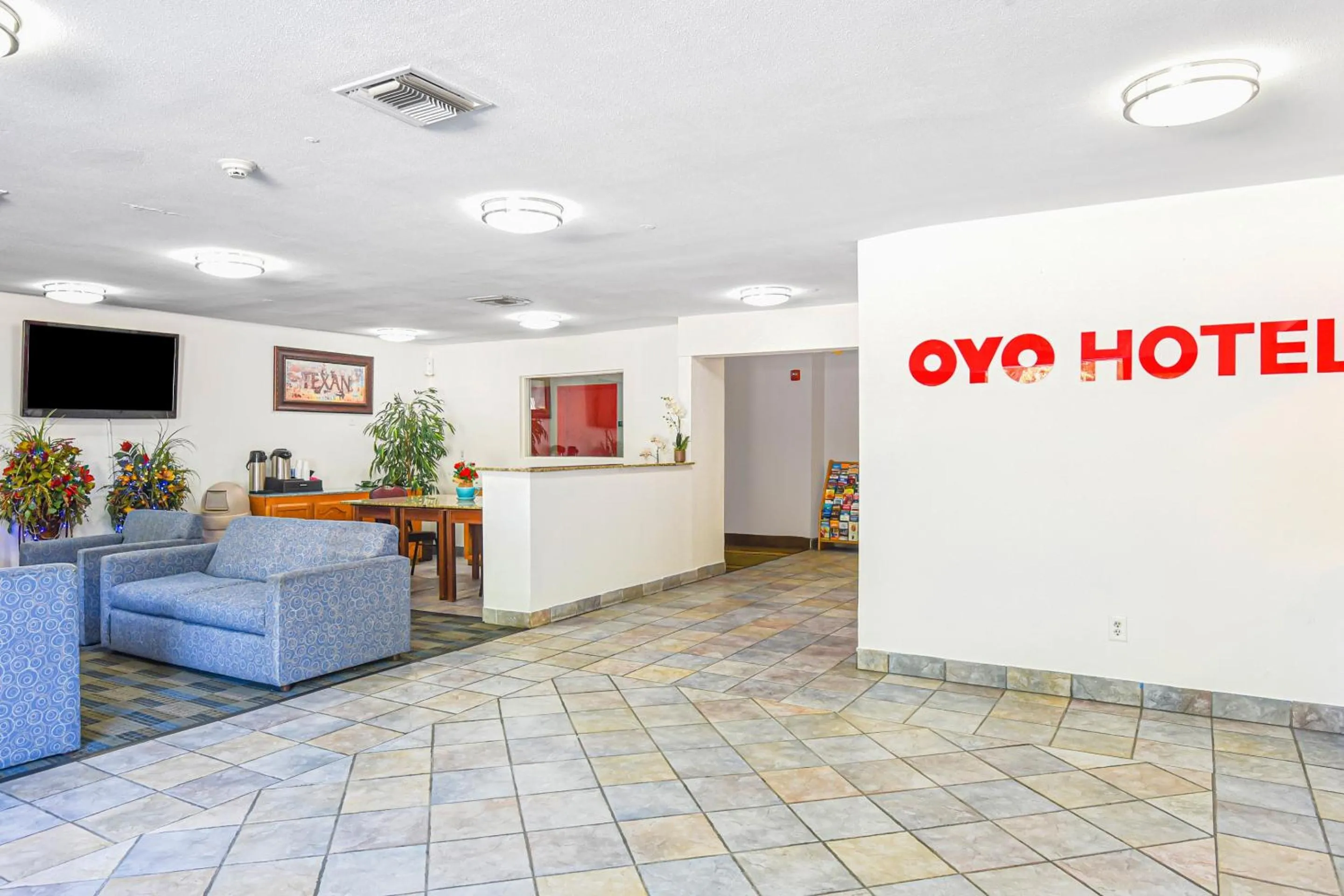 Lobby or reception in OYO Hotel Irving DFW Airport South