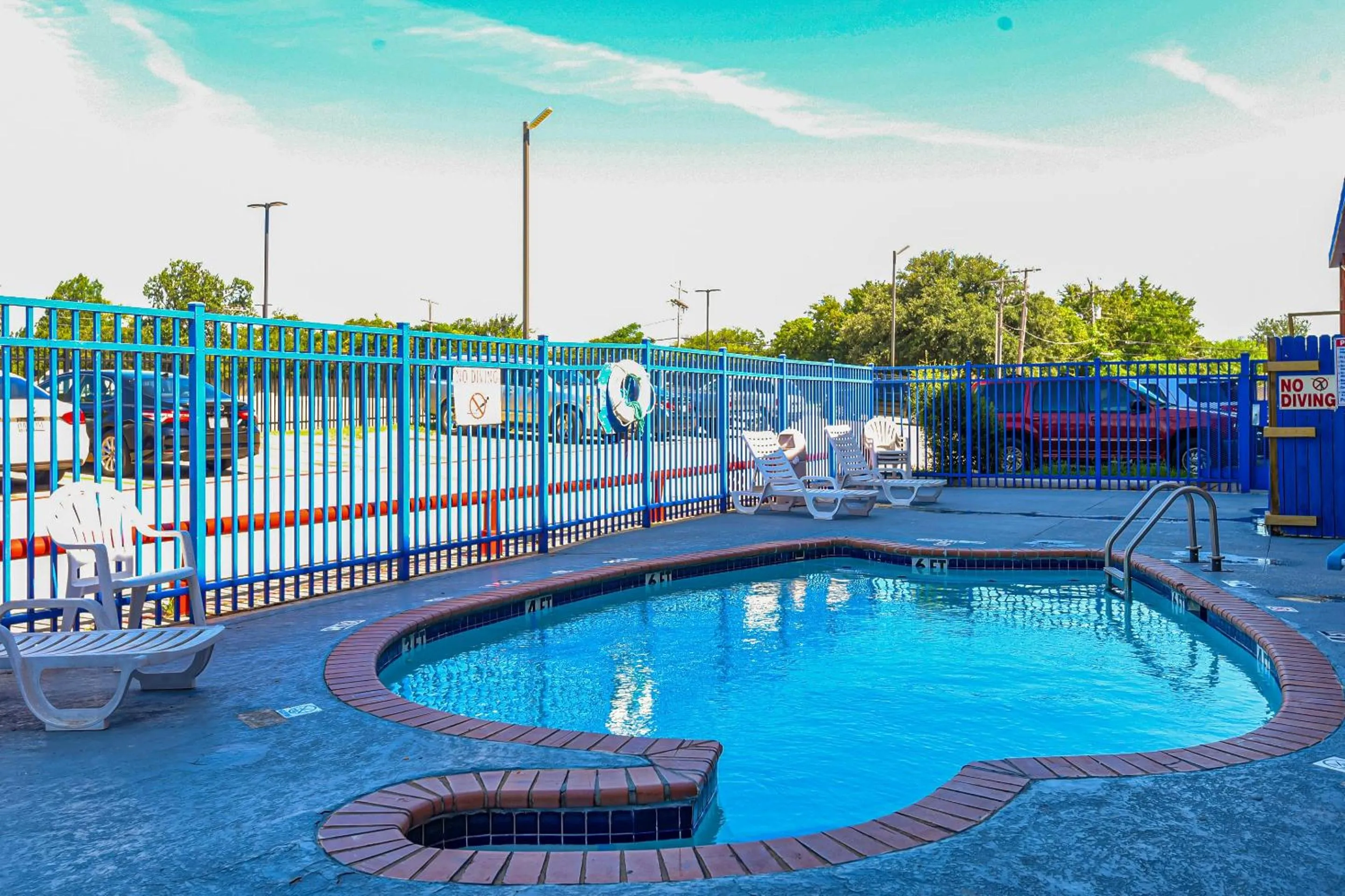Swimming pool in OYO Hotel Irving DFW Airport South