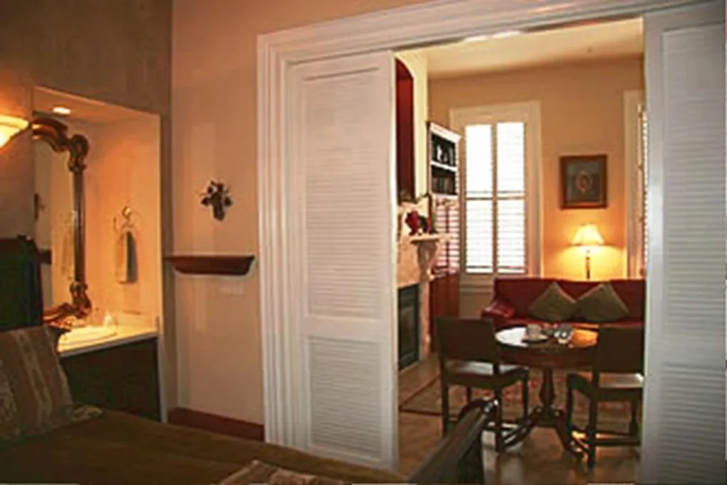 Living room in The Napa Inn